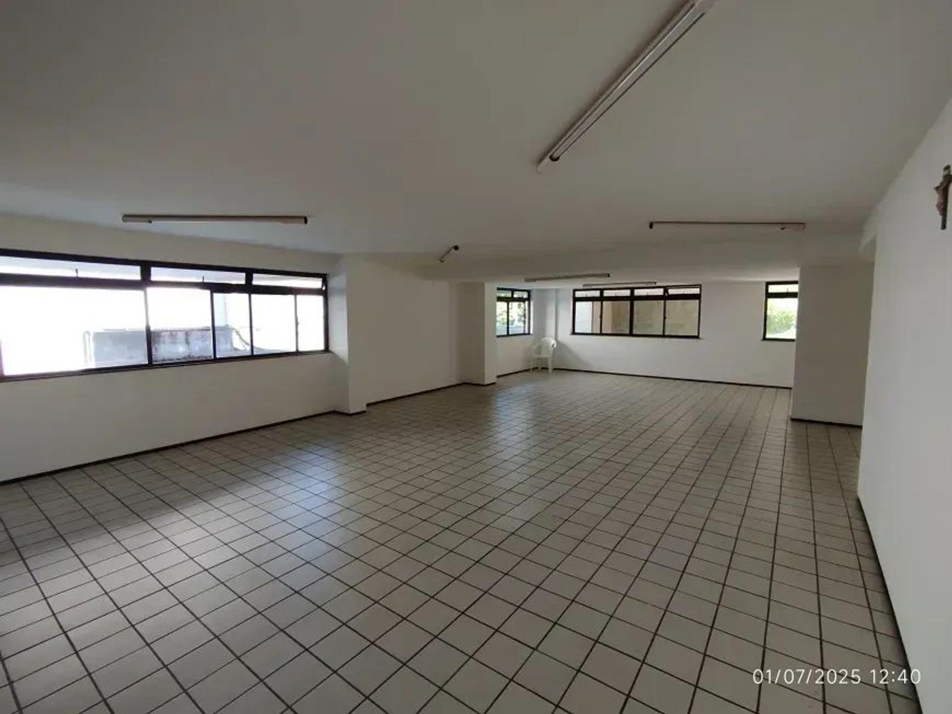 Aluga-SE Apartamento DE 04 Quartos Vizinho A Praça Portugal
