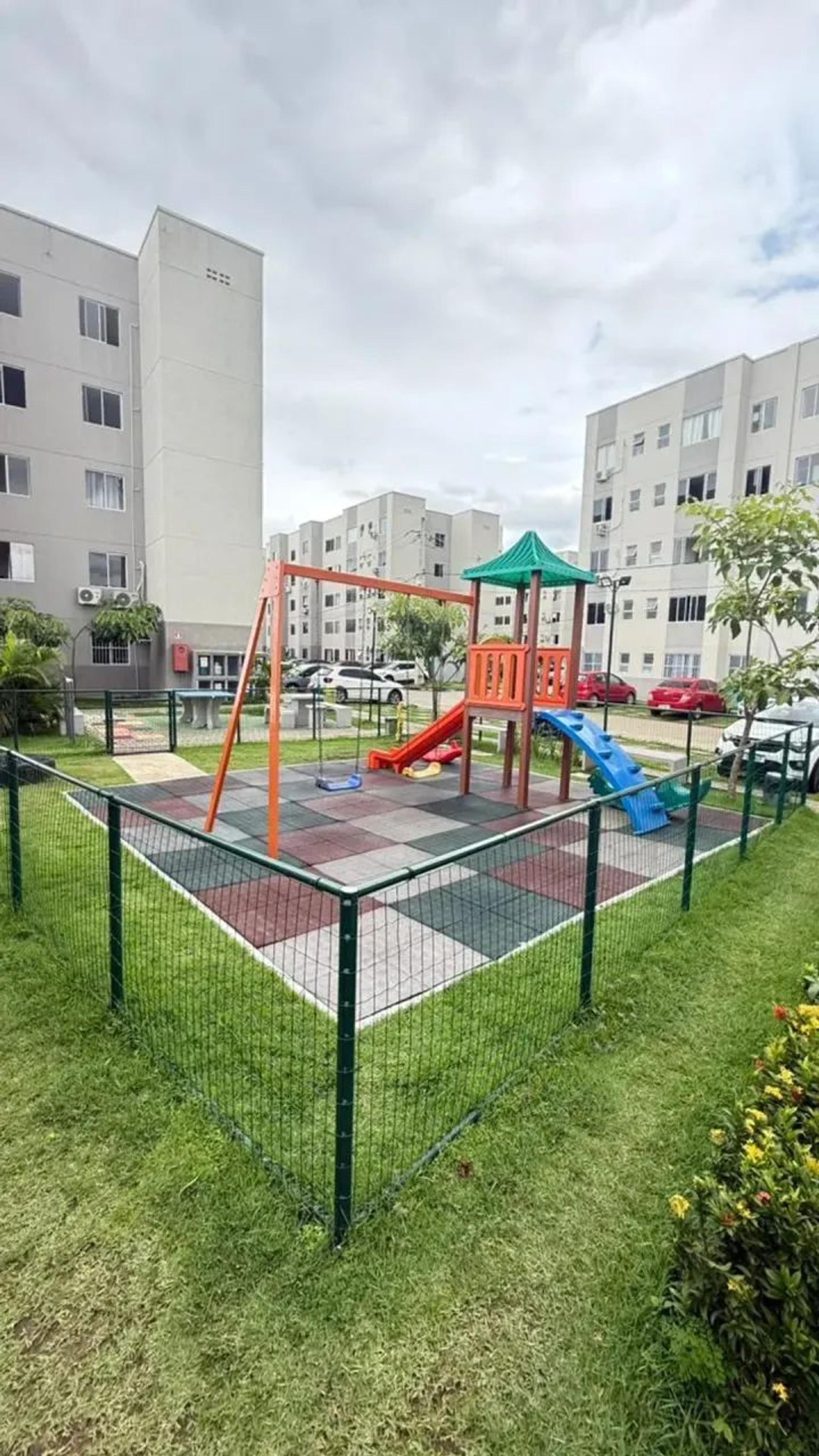 Imóvel para venda tem 46 metros quadrados com 2 quartos em Barroso - Fortaleza - CE