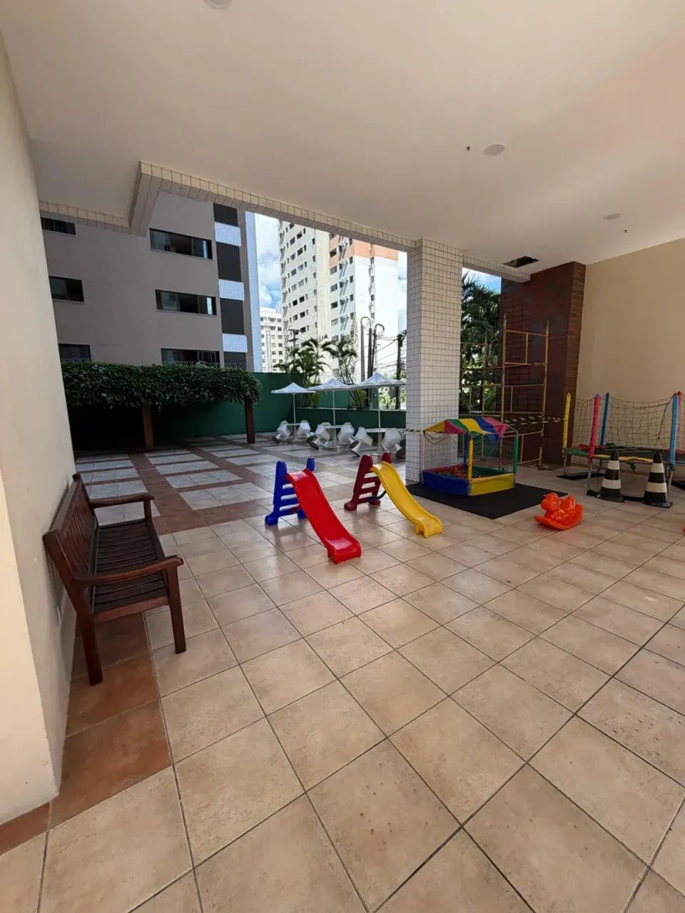 Apartamento Para Alugar No Meireles Com 03 Suítes