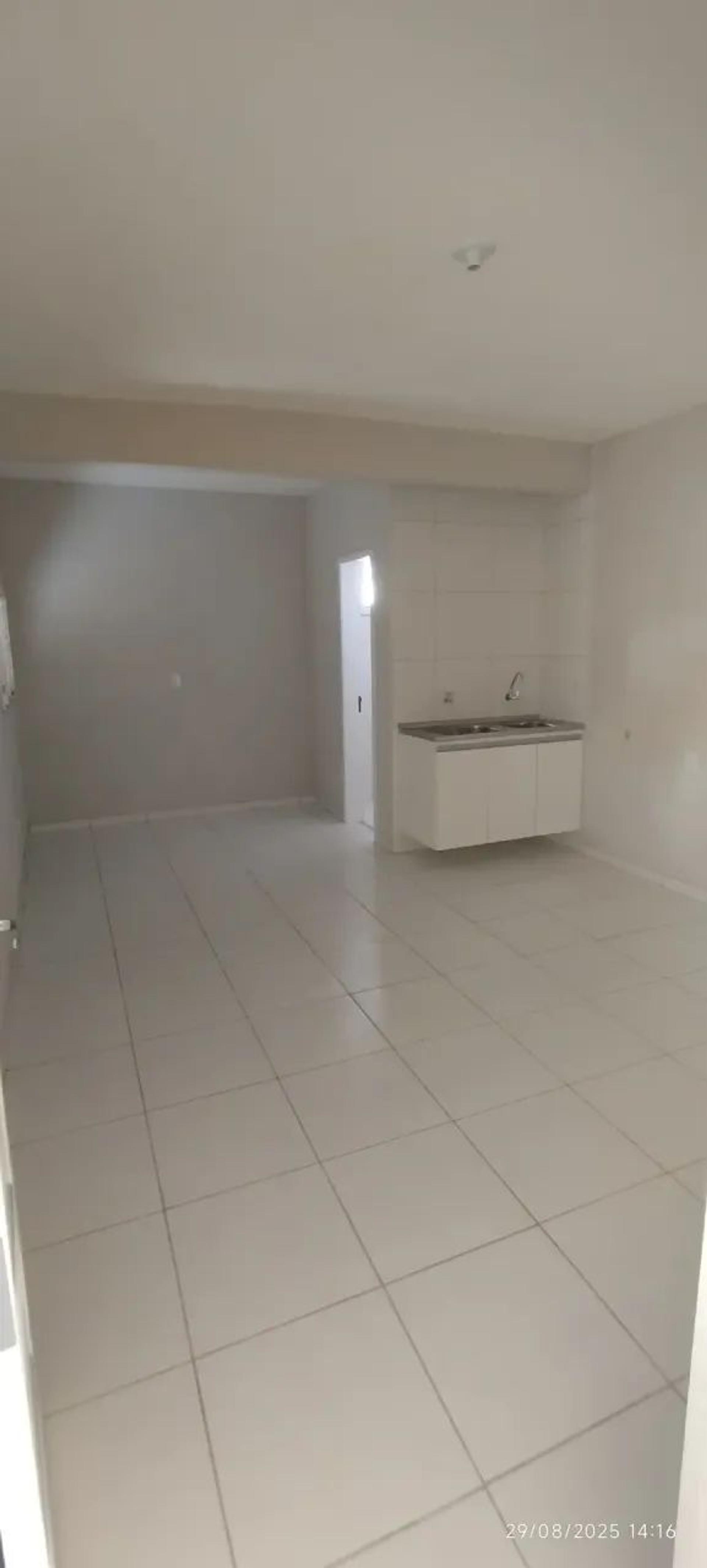 Aluga-SE Apartamento Altos Muito Ventilado NA Rua Gonçalves Ledo
