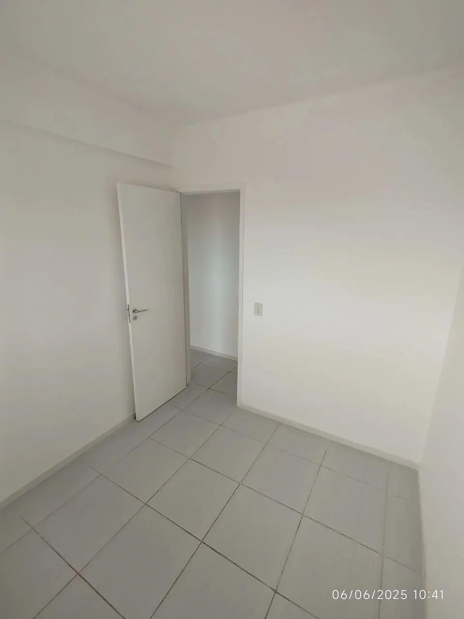 Vende-SE Apartamento Com Pisicna E Projetado Com Elevador Nas Cajazeiras EM Fortaleza CearÁ