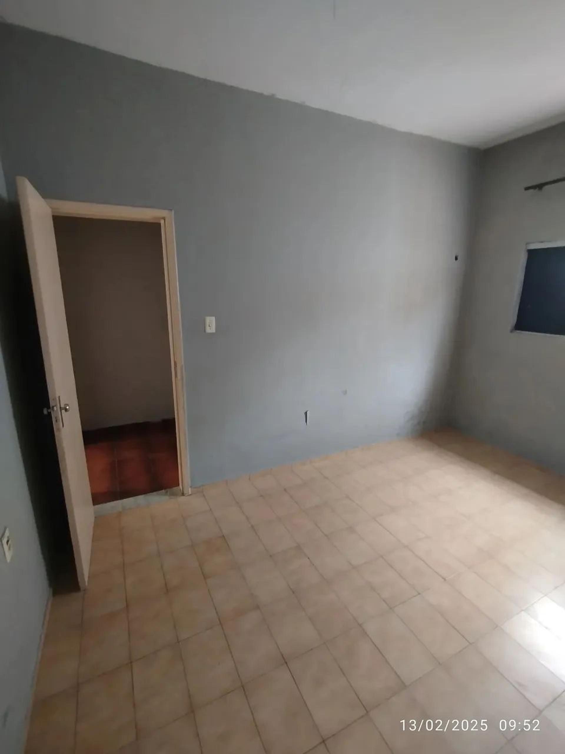 Vende-SE Casa NO Bairro Monte Castelo A 100M DA AV. Sargento Herminio