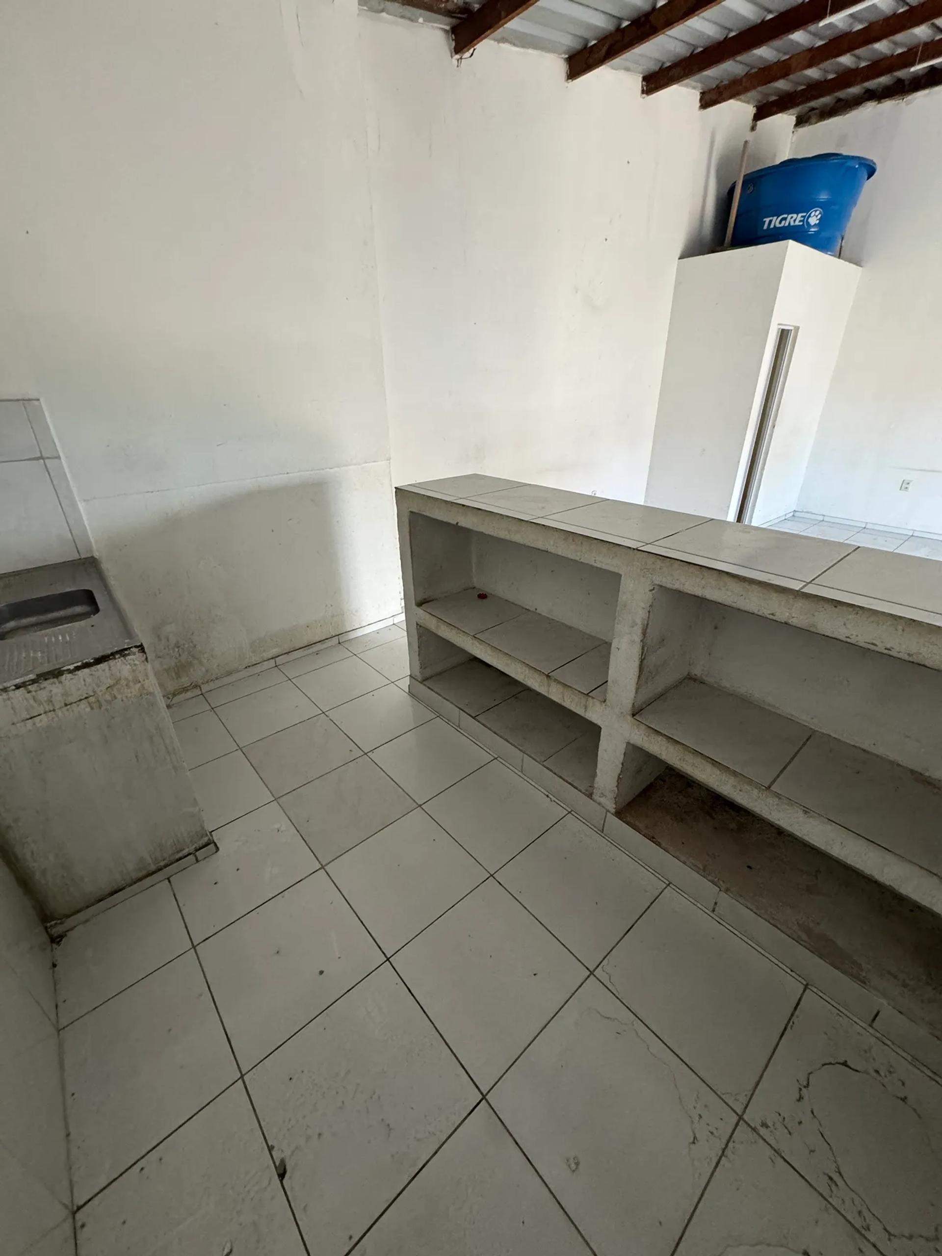 Ponto Comercial na Avenida Presidente Castelo Branco, 84, Moura Brasil em Fortaleza, por R$ 1.600/Mês - Viva Real