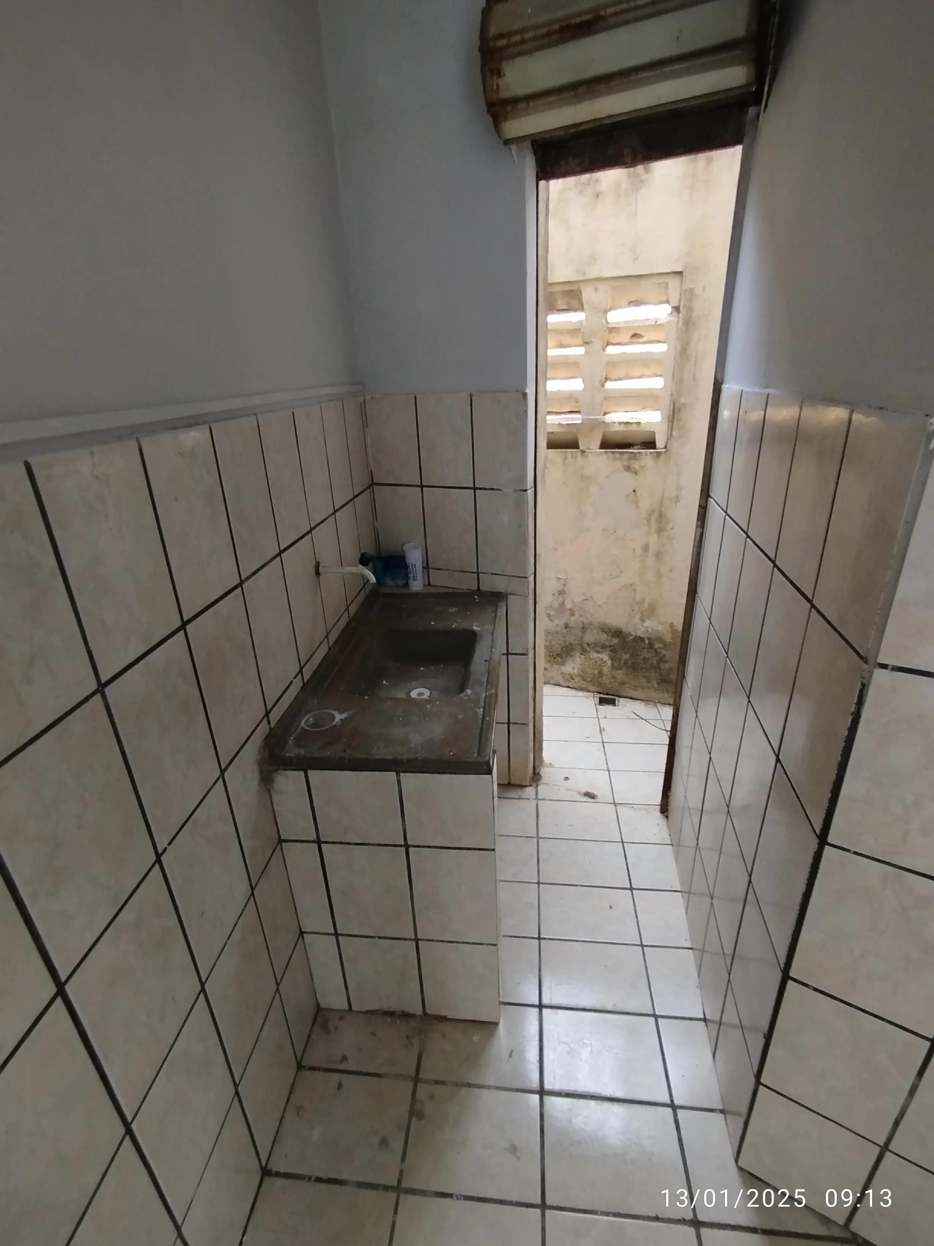 Casa na Rua Meton de Alencar, 56, Centro em Fortaleza, por R$ 900/Mês - Viva Real