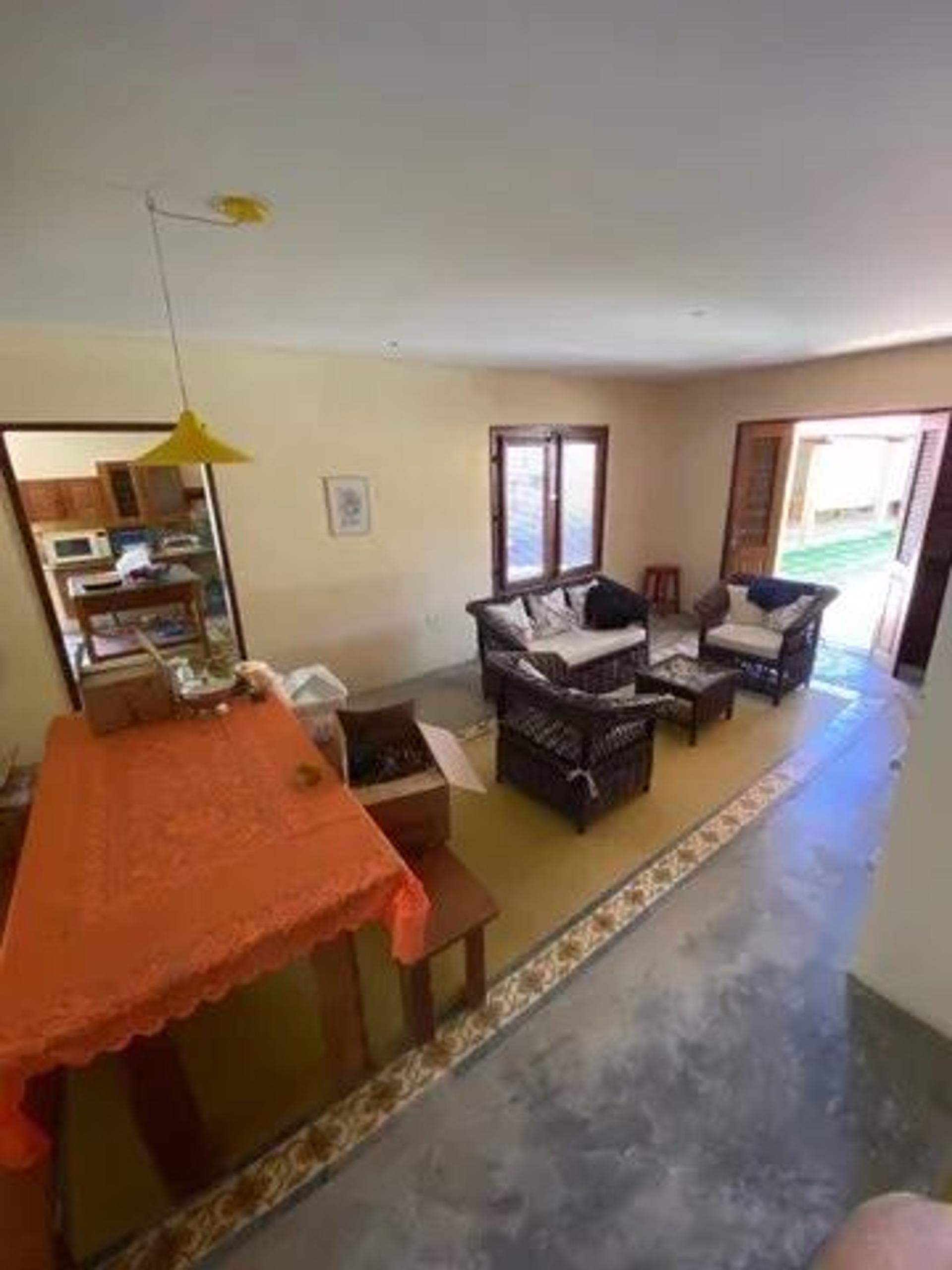 Vende-se casa dúplex localizada na praia do barro preto no Iguape