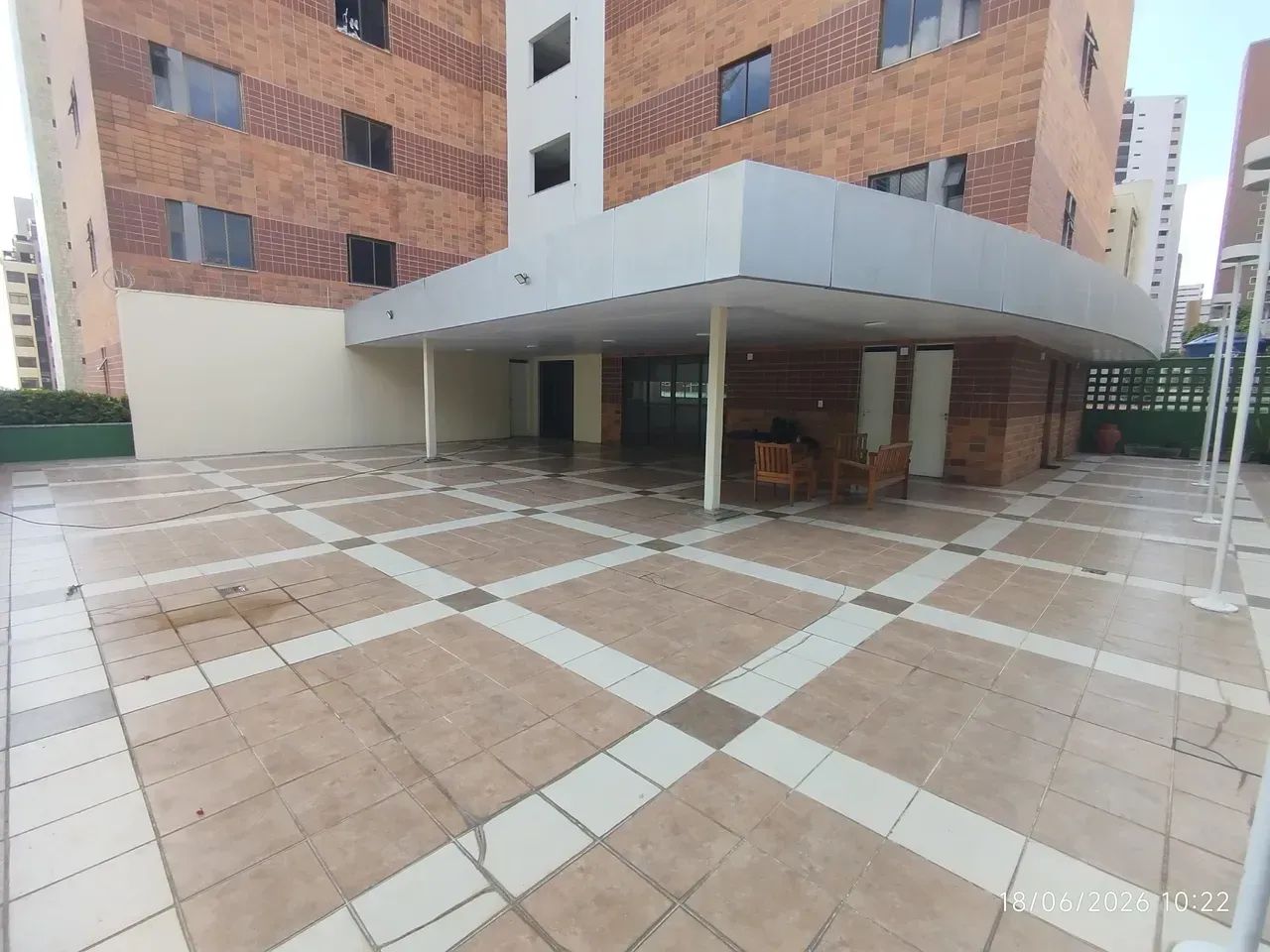 Imóvel para aluguel possui 83 metros quadrados com 3 quartos em Meireles - Fortaleza - CE
