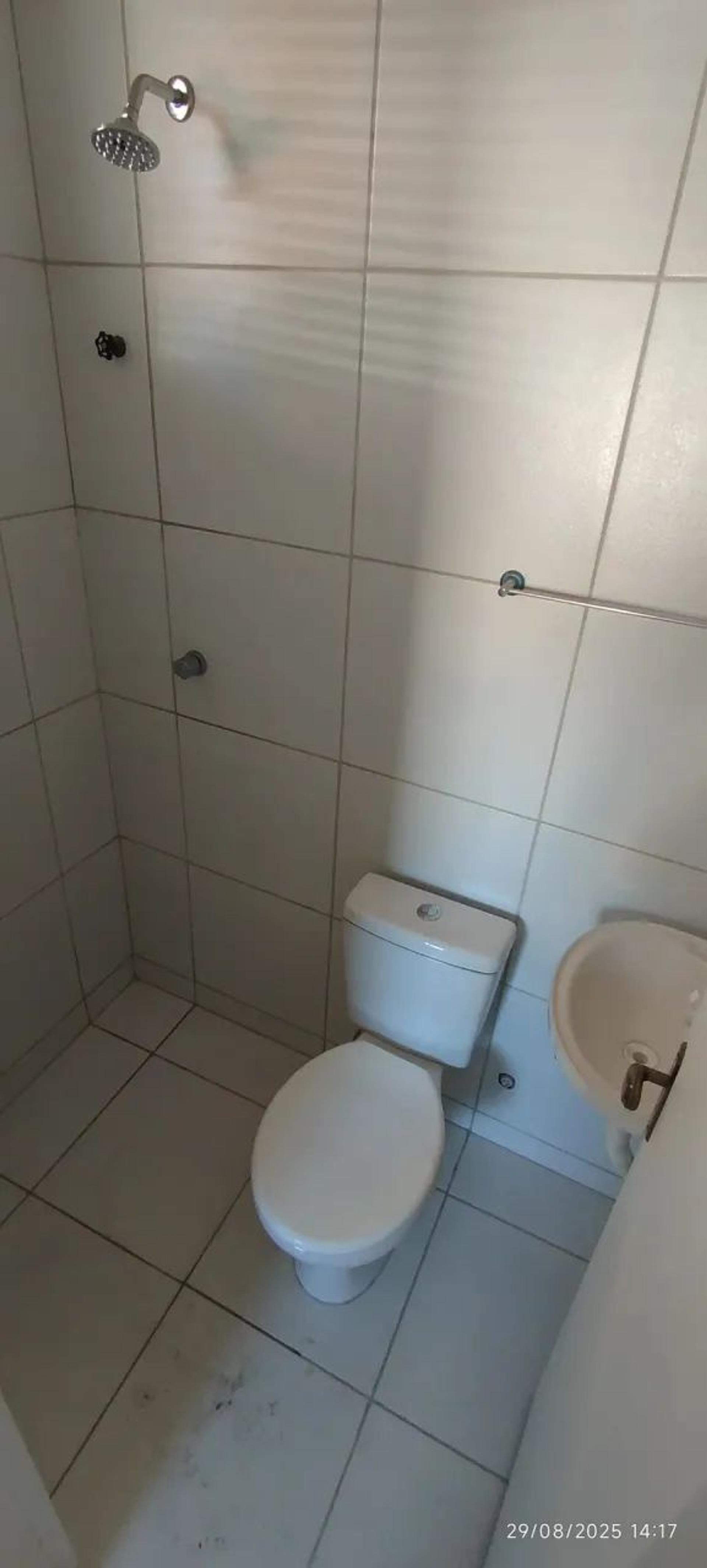 Aluga-SE Apartamento Altos Muito Ventilado NA Rua Gonçalves Ledo