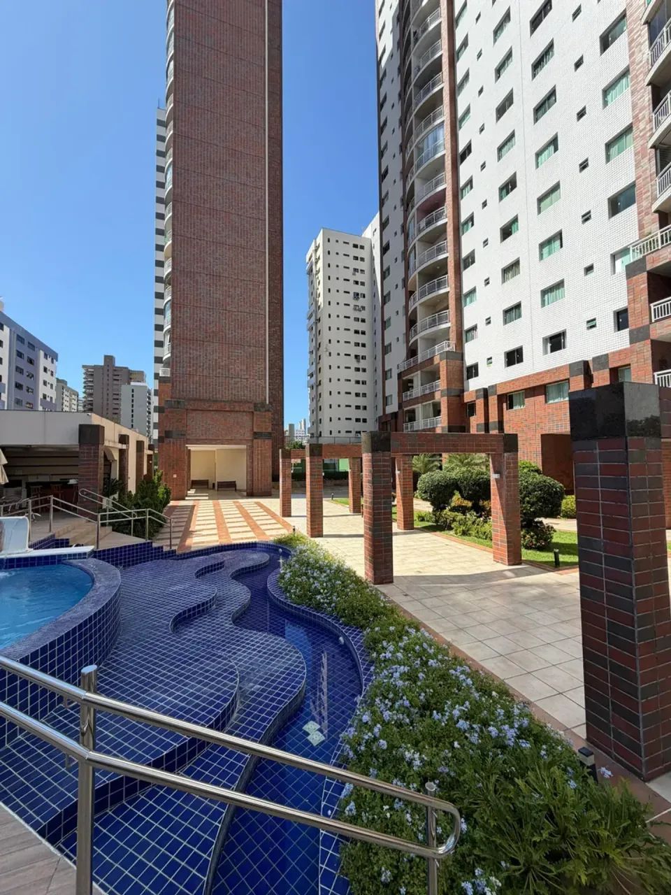 Apartamento Para Alugar No Meireles Com 03 Suítes