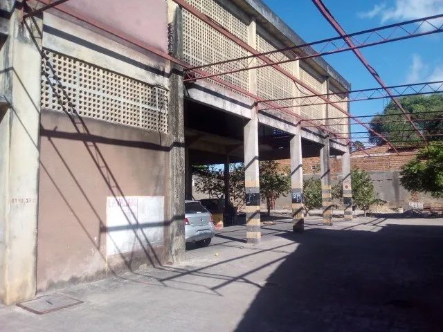 Aluga-se Prédio no Montese