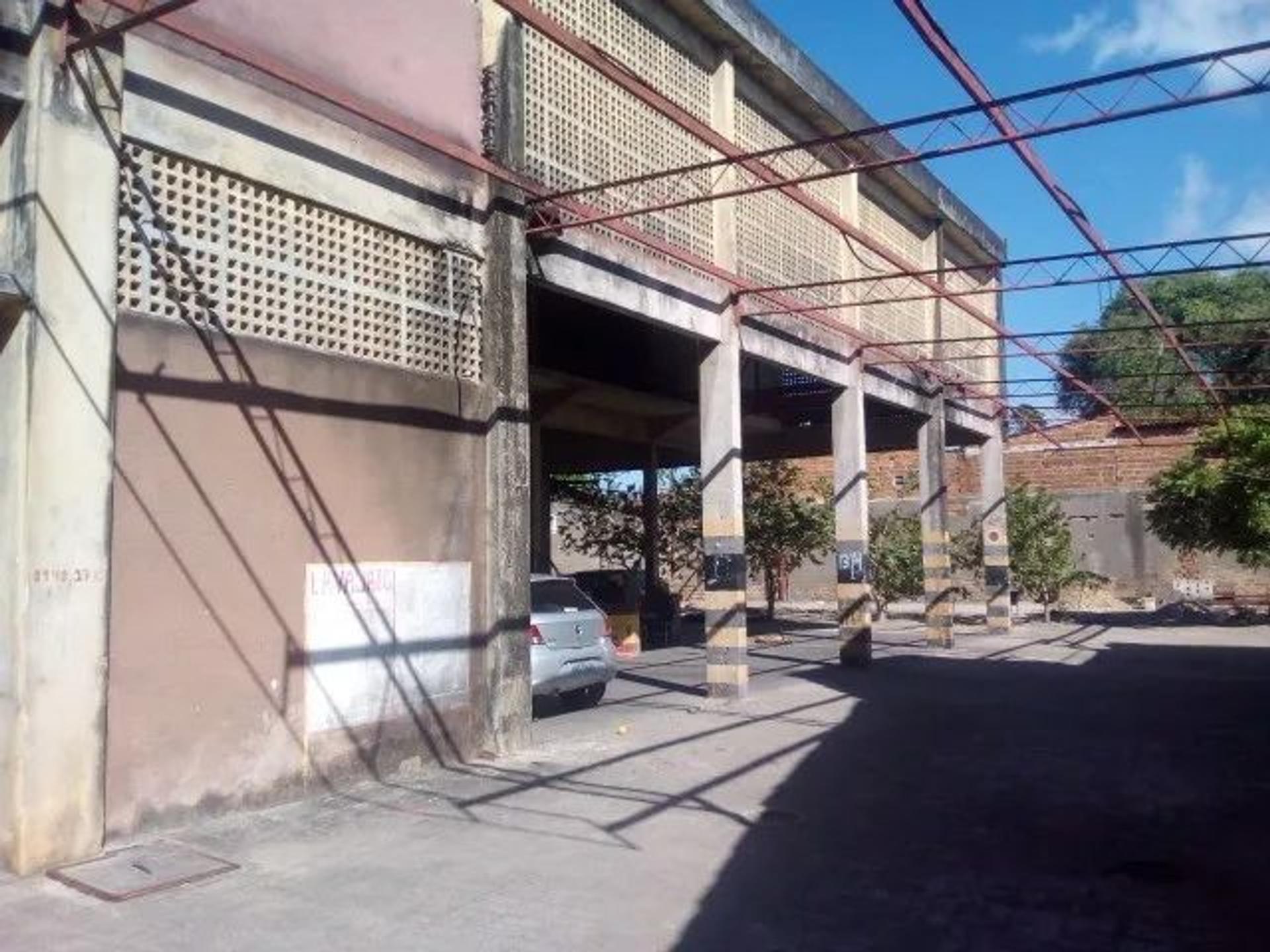 Aluga-se Prédio no Montese