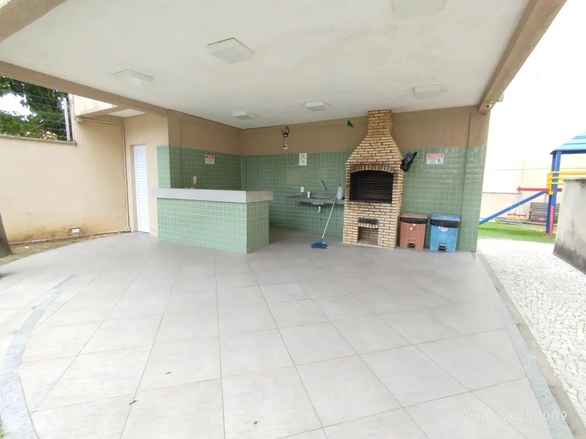 Vende-SE Apartamento Com Pisicna E Projetado Com Elevador Nas Cajazeiras EM Fortaleza CearÁ
