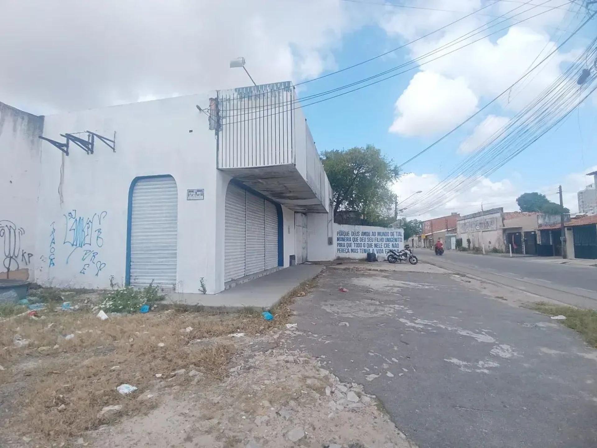 Imóvel para aluguel e venda tem 300 metros quadrados em Serrinha - Fortaleza - CE