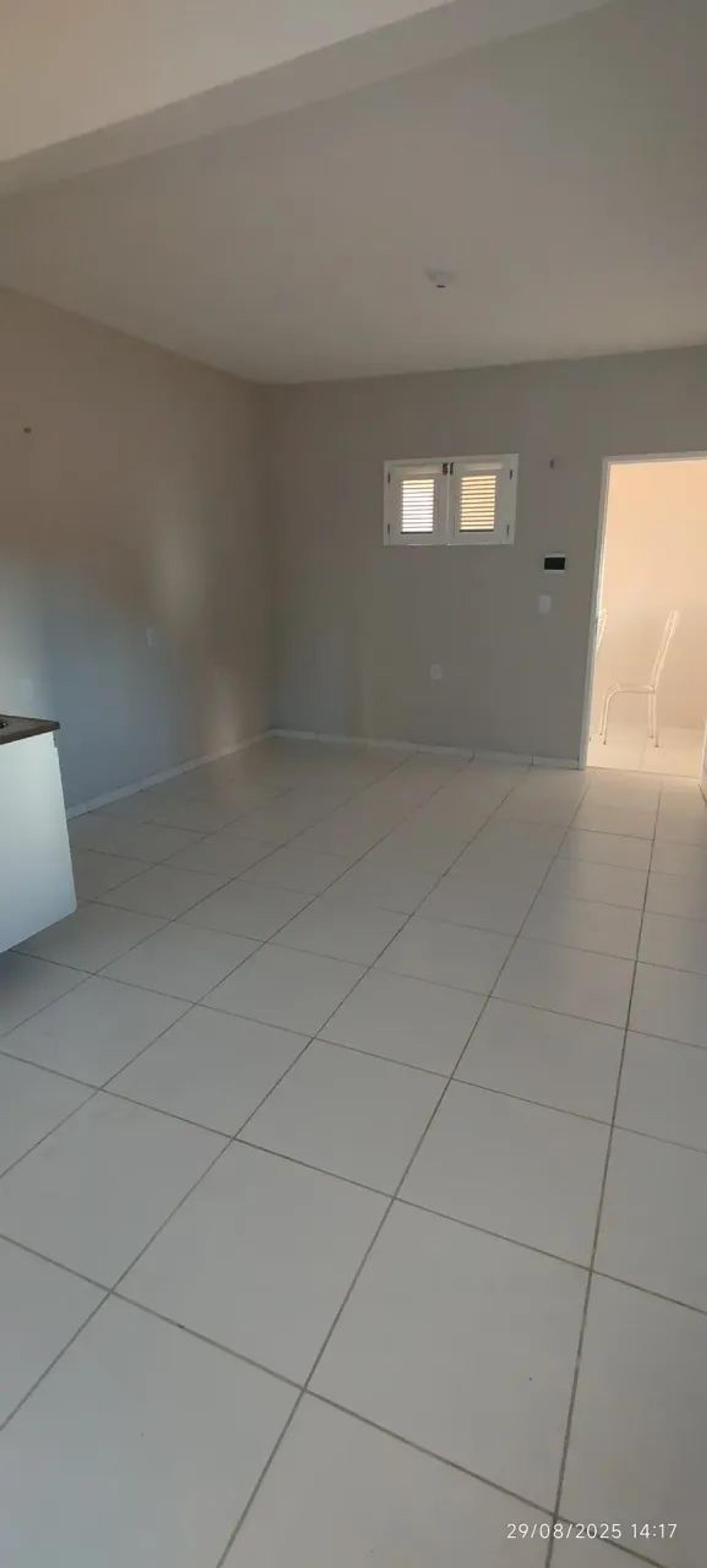 Aluga-SE Apartamento Altos Muito Ventilado NA Rua Gonçalves Ledo