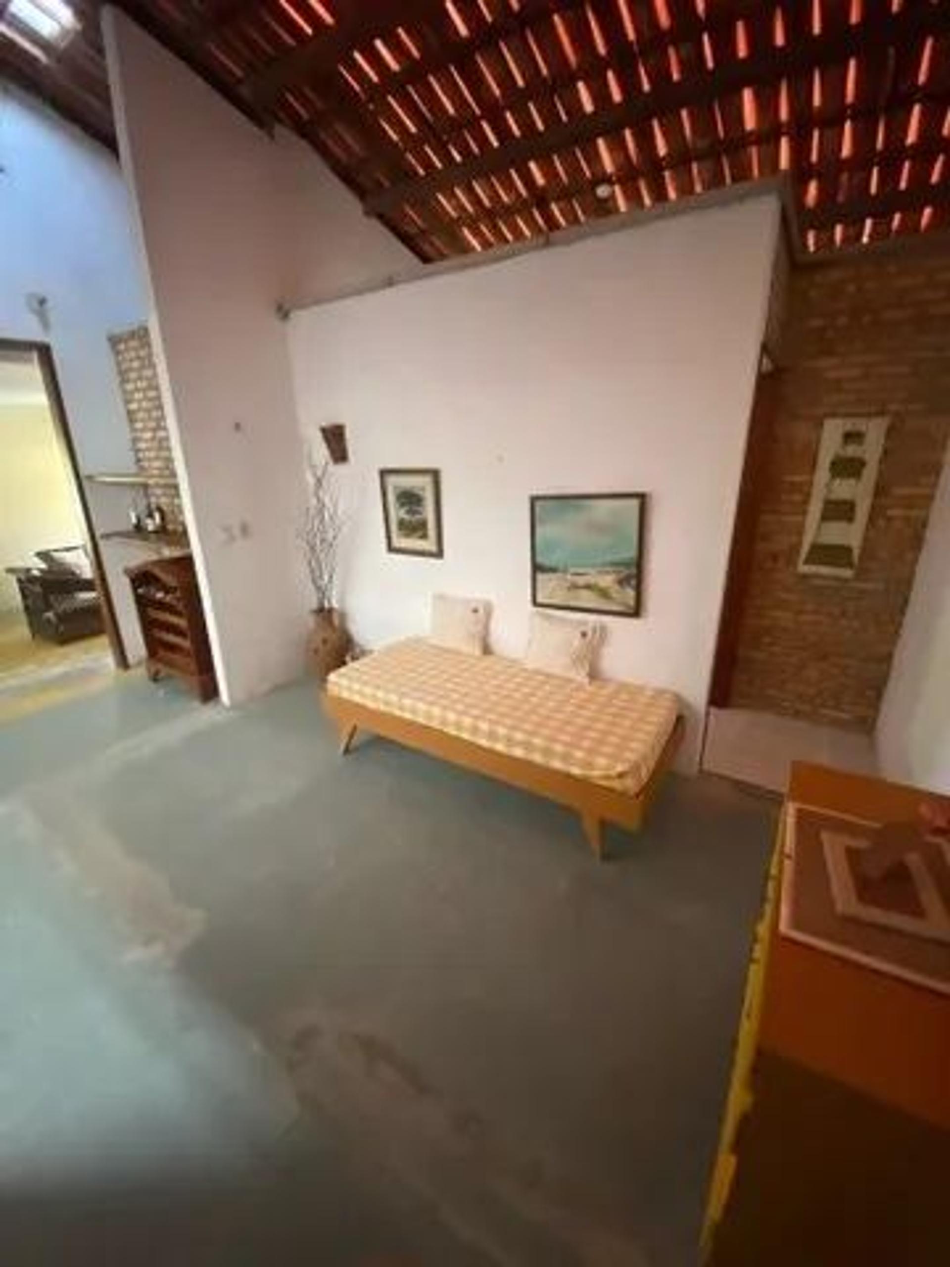 Vende-se casa dúplex localizada na praia do barro preto no Iguape