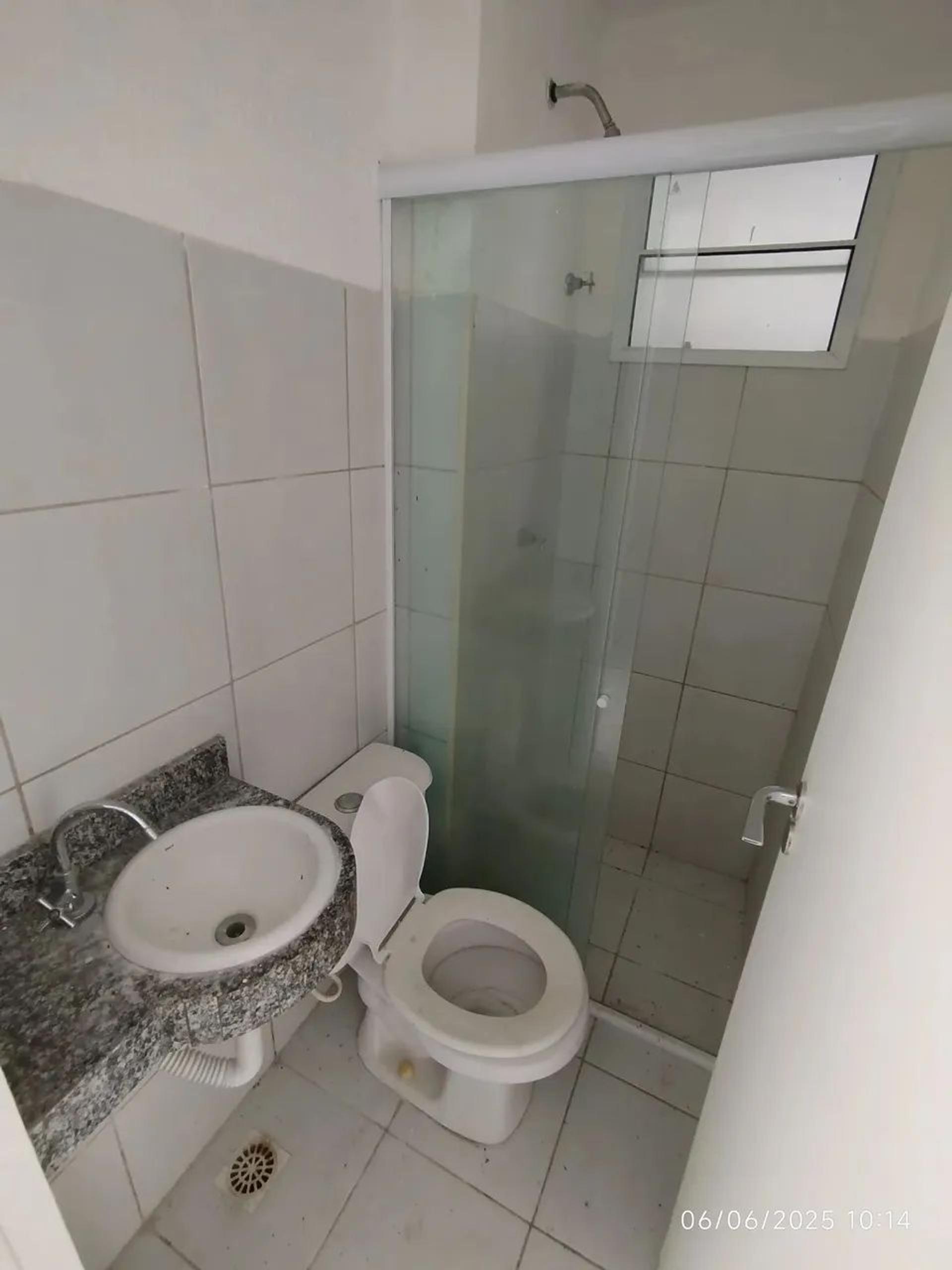 Vende-SE Apartamento DE 02 Quartos Com Elevador E Piscina NA Cajazeiras EM Fortaleza CearÁ