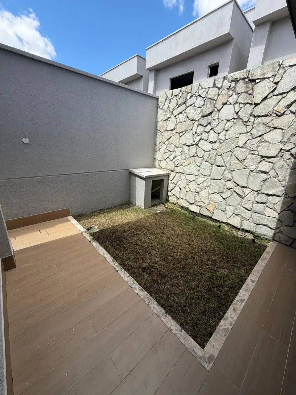Casa À Venda No Eusébio Em Condomínio