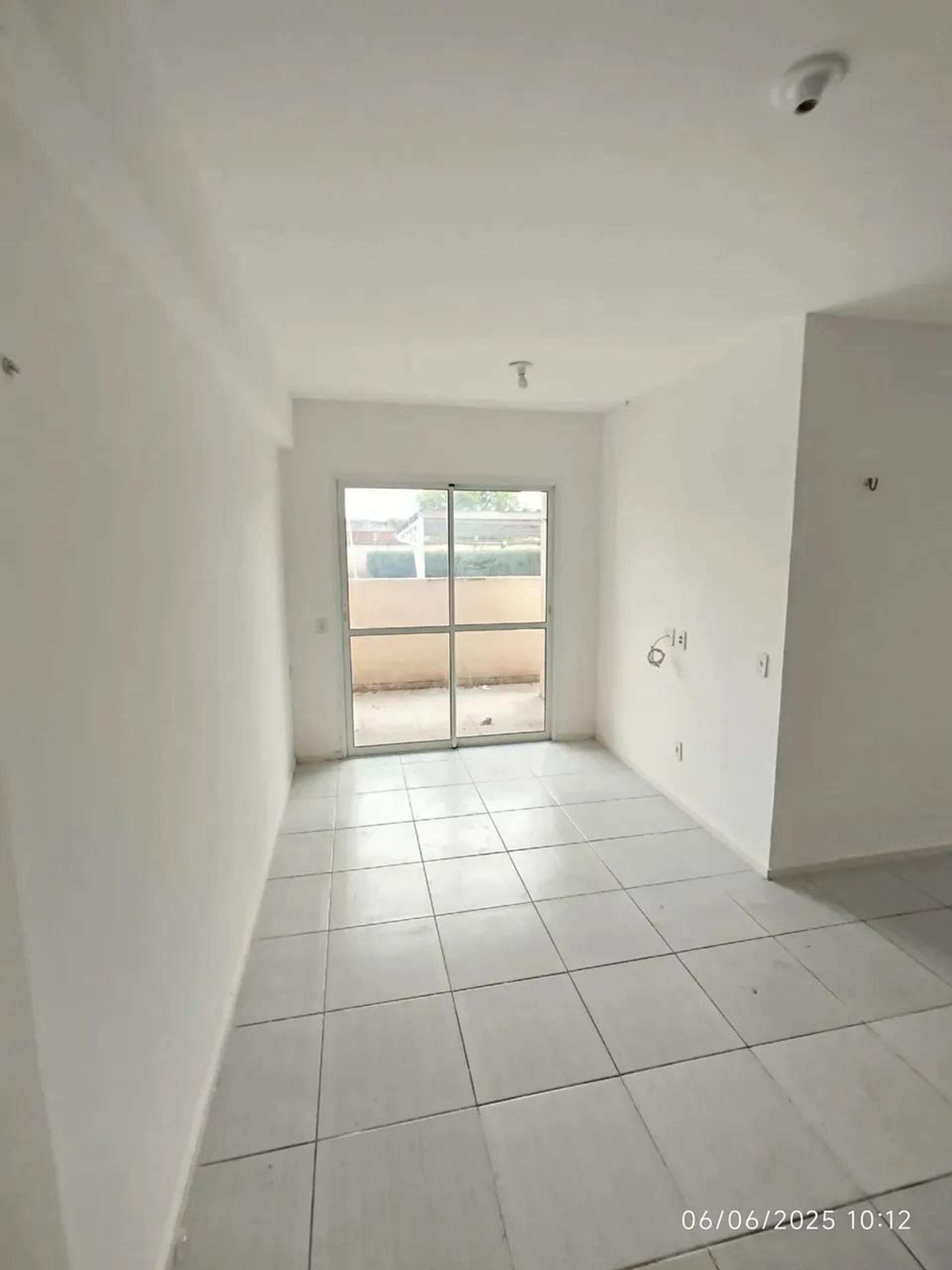 Vende-SE Apartamento DE 02 Quartos Com Elevador E Piscina NA Cajazeiras EM Fortaleza CearÁ