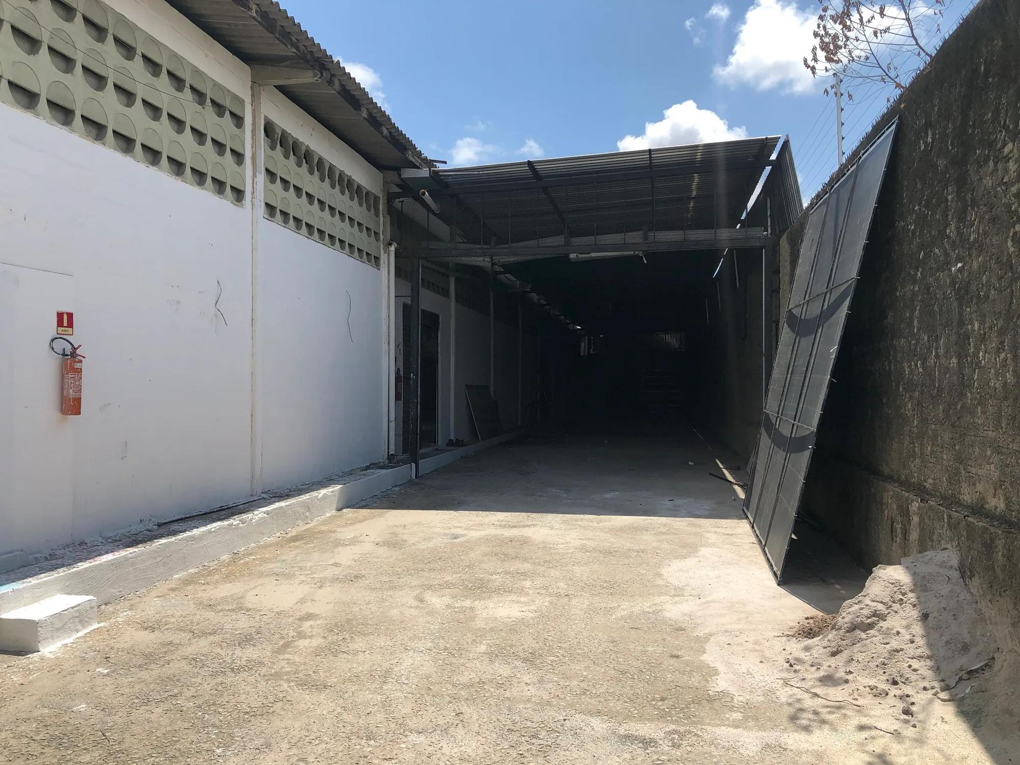 Galpão/Depósito/Armazém na Avenida Juscelino Kubitschek, 3385, Passaré em Fortaleza, por R$ 15.000/Mês - Viva Real