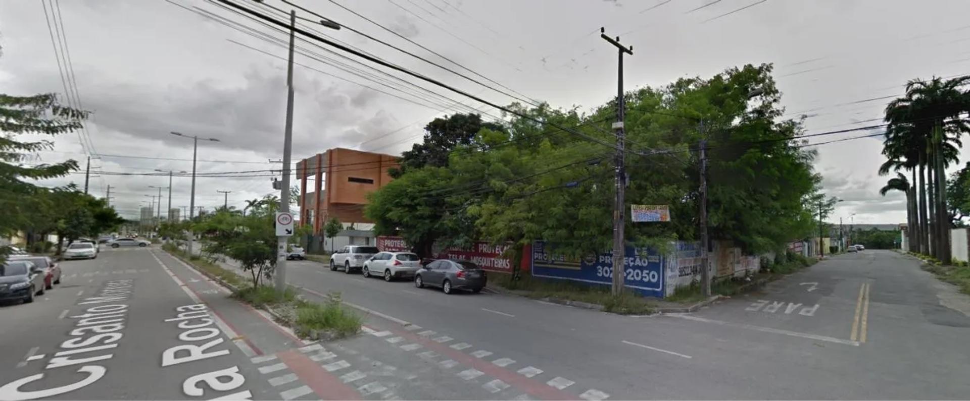 Lote/Terreno na Rua Crisanto Moreira da Rocha, 1132, Cambeba em Fortaleza, por R$ 14.000/Mês - Viva Real