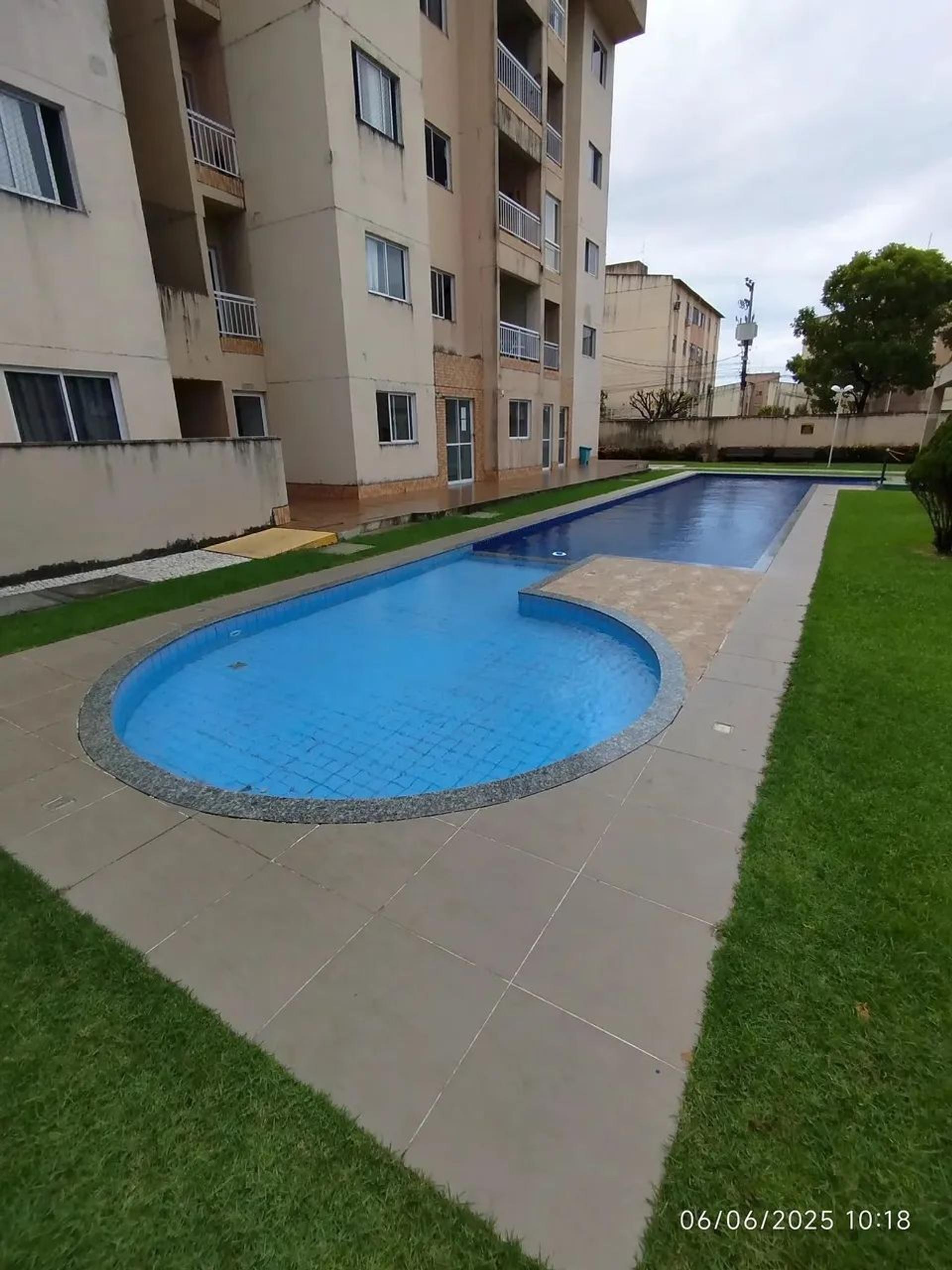 Vende-SE Apartamento Com Pisicna E Projetado Com Elevador Nas Cajazeiras EM Fortaleza CearÁ