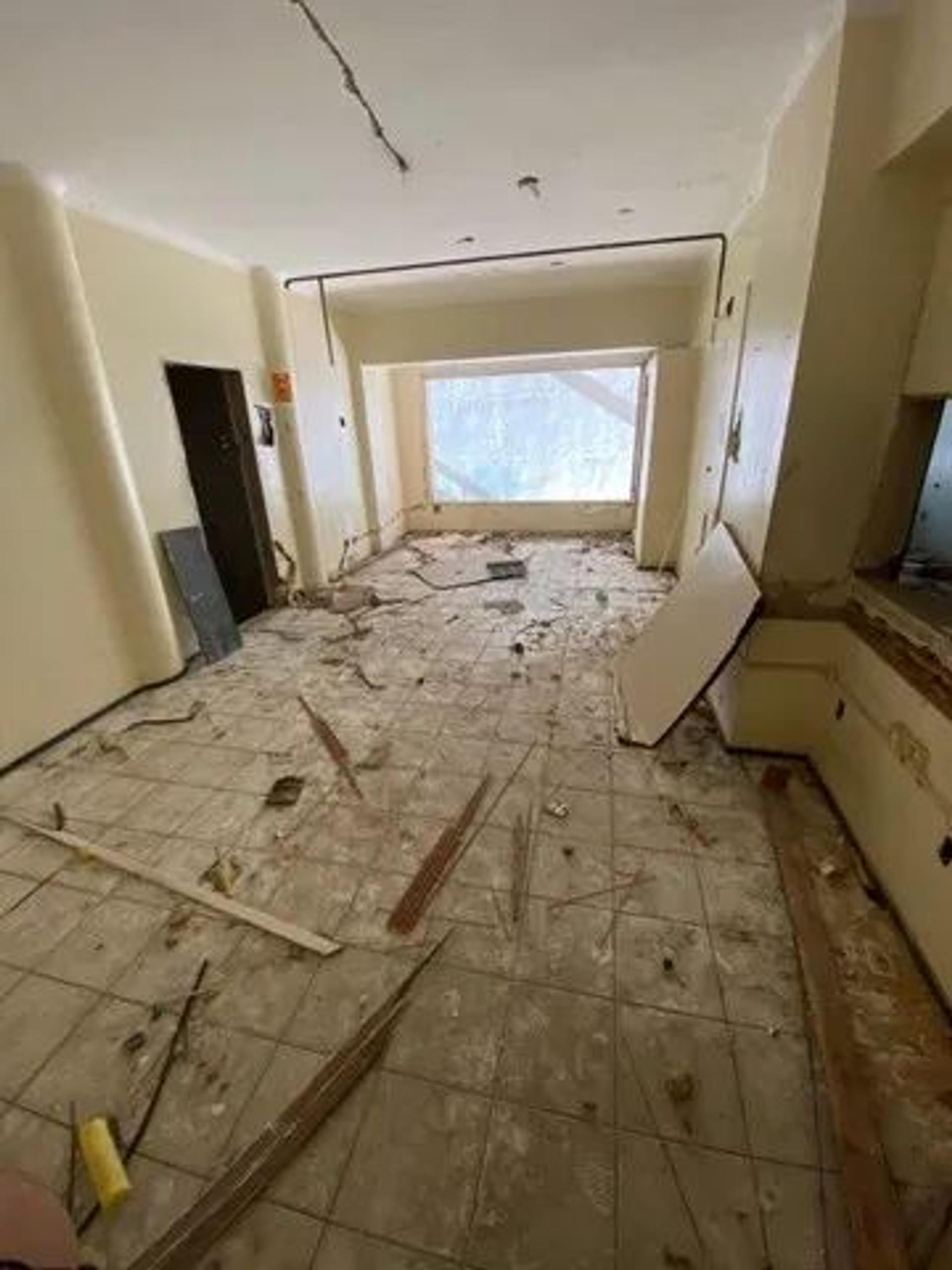 Vende-Se Prédio Comercial De Esquina Na Rua Guilherme Rocha