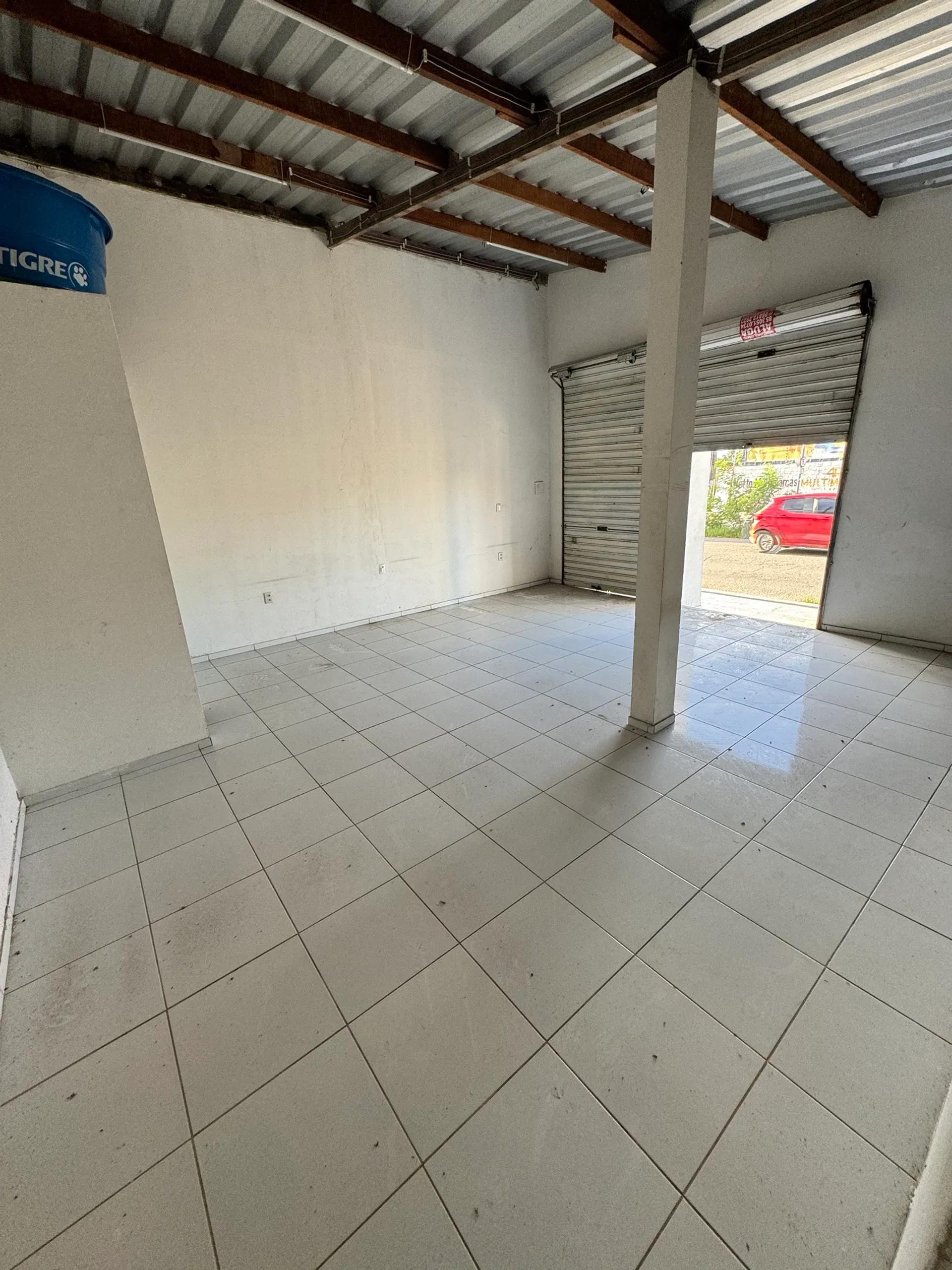 Ponto Comercial na Avenida Presidente Castelo Branco, 84, Moura Brasil em Fortaleza, por R$ 1.600/Mês - Viva Real