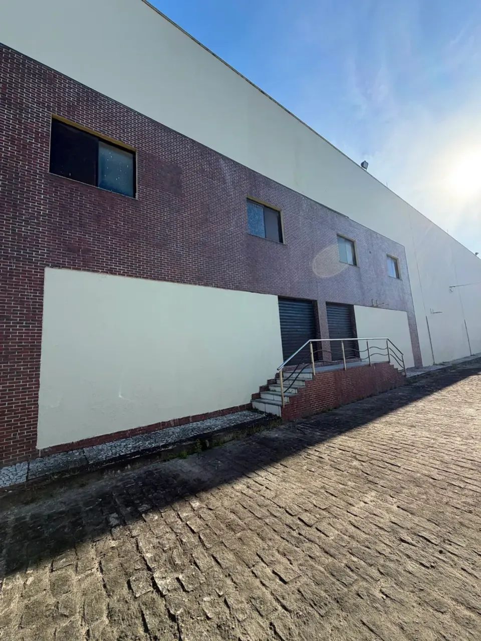 Galpão de 4.000m² para Alugar na BR-116 Doca, Escritórios e Estacionamento