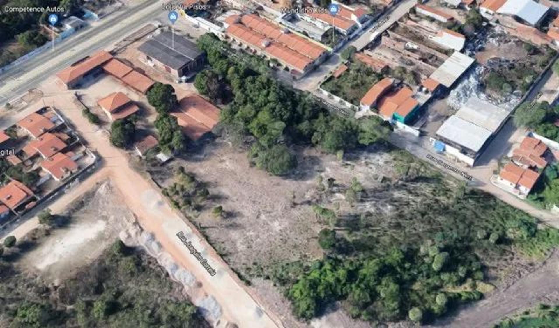 Aluga-se Terreno e Loja na Continuação da Av. Godofredo Maciel em Fortaleza