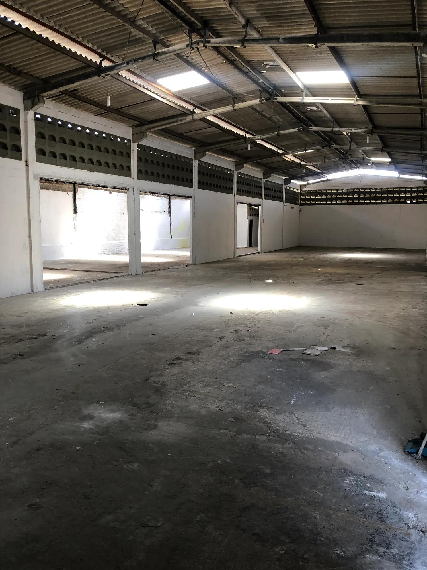 Galpão/Depósito/Armazém na Avenida Juscelino Kubitschek, 3385, Passaré em Fortaleza, por R$ 15.000/Mês - Viva Real
