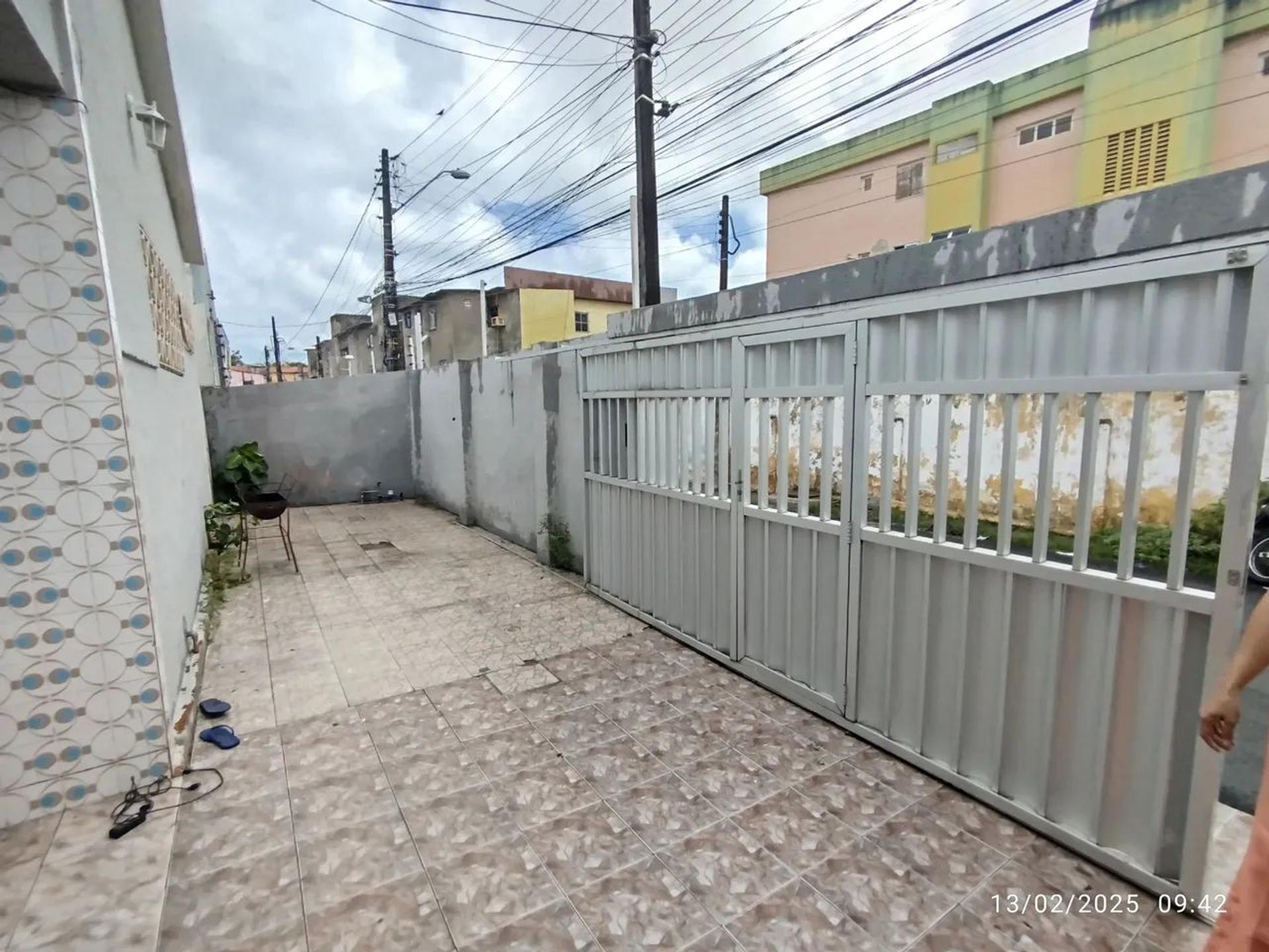 Vende-SE Casa NO Bairro Monte Castelo A 100M DA AV. Sargento Herminio