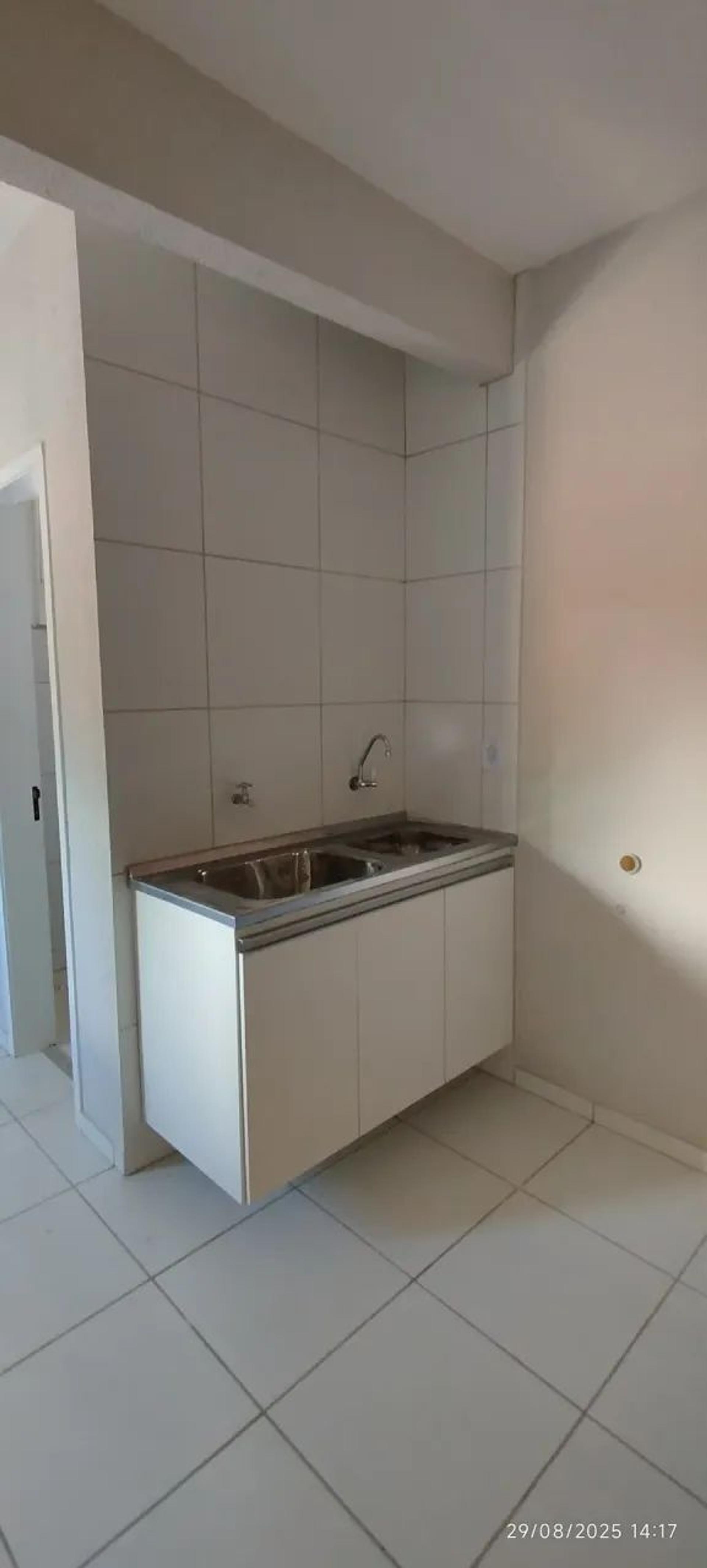 Aluga-SE Apartamento Altos Muito Ventilado NA Rua Gonçalves Ledo