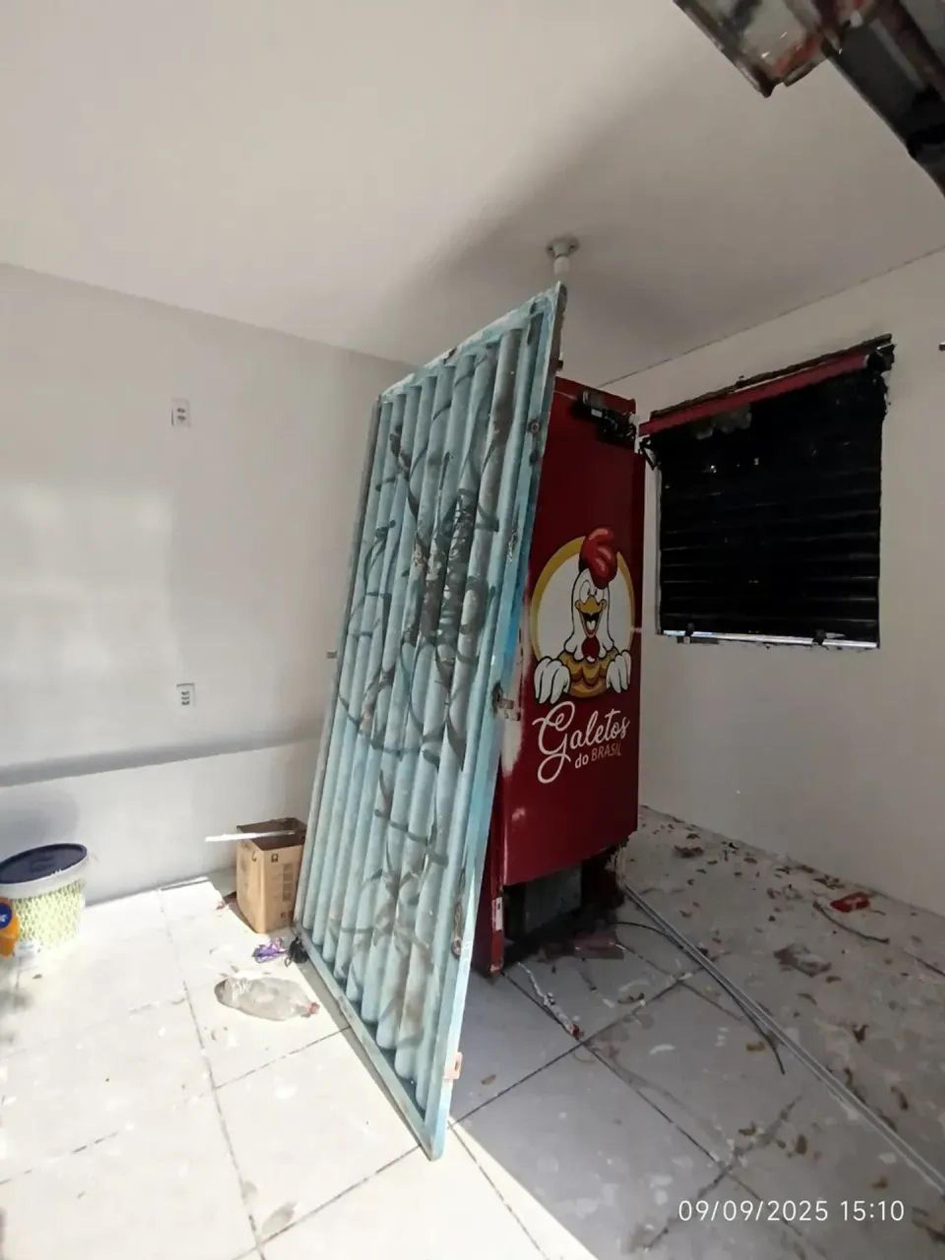 Aluga-SE Ponto Comercial DE Esquina NA Rua Pereira Filgueiras