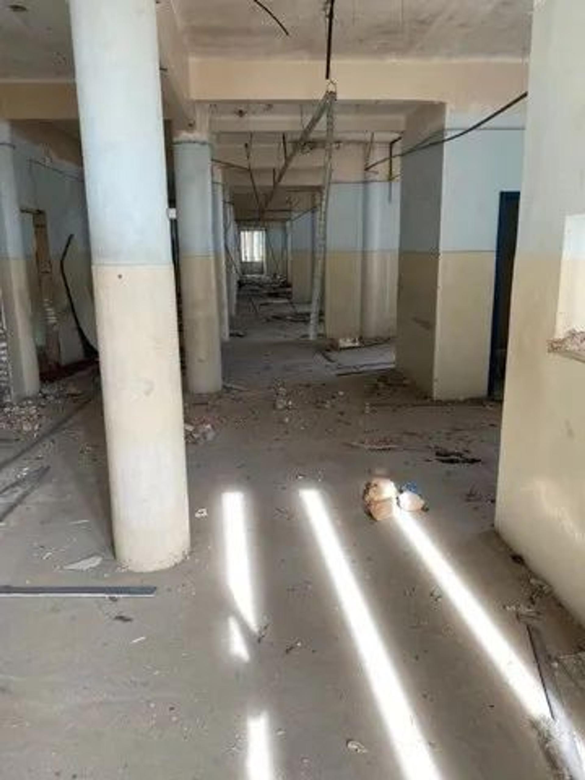 Vende-Se Prédio Comercial De Esquina Na Rua Guilherme Rocha