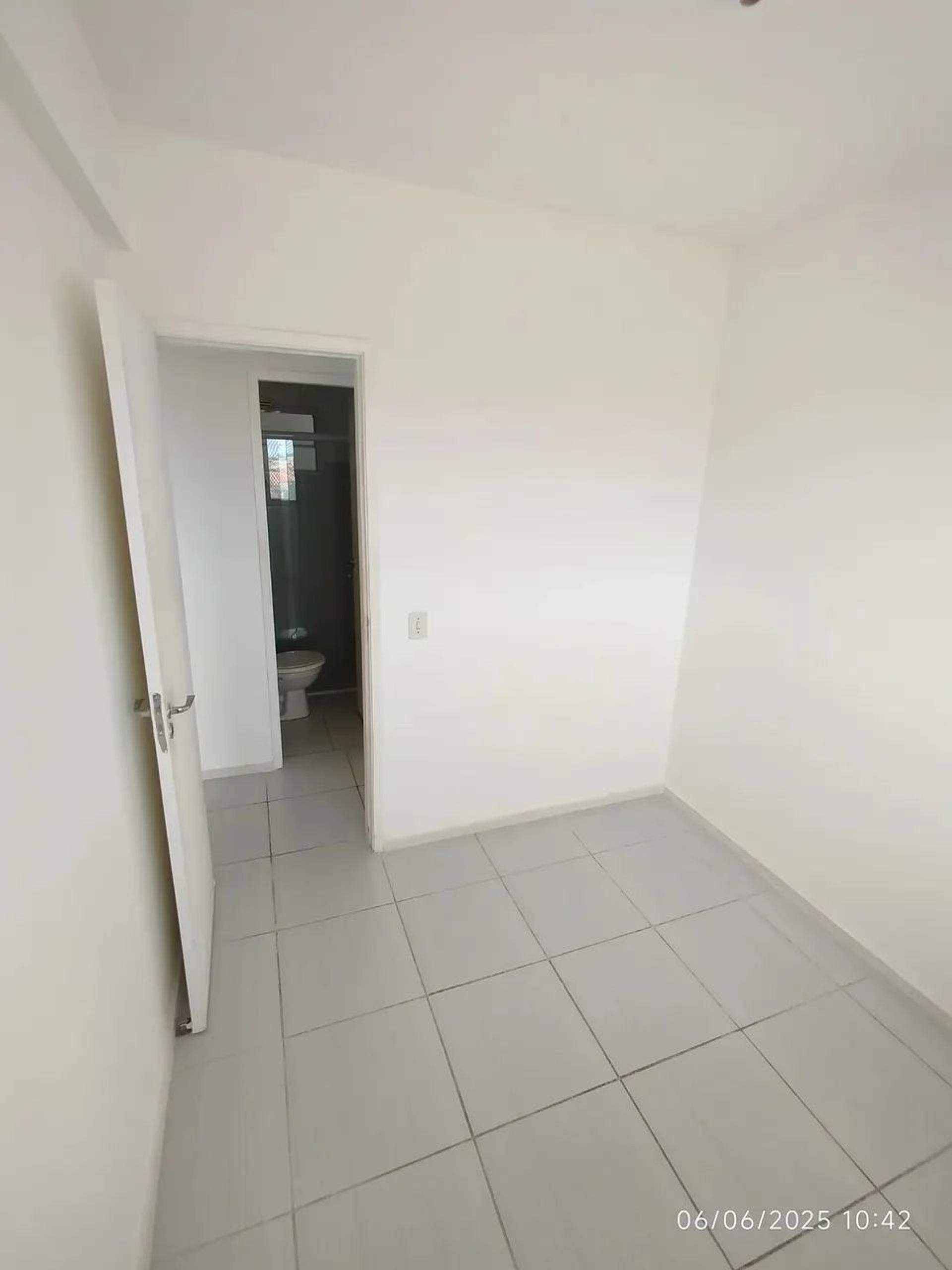 Vende-SE Apartamento Com Pisicna E Projetado Com Elevador Nas Cajazeiras EM Fortaleza CearÁ