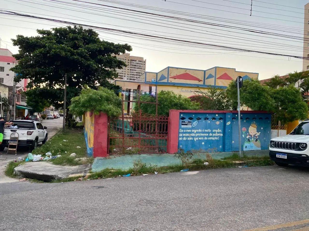 Casa de Esquina à Venda Excelente Localização em Fortaleza