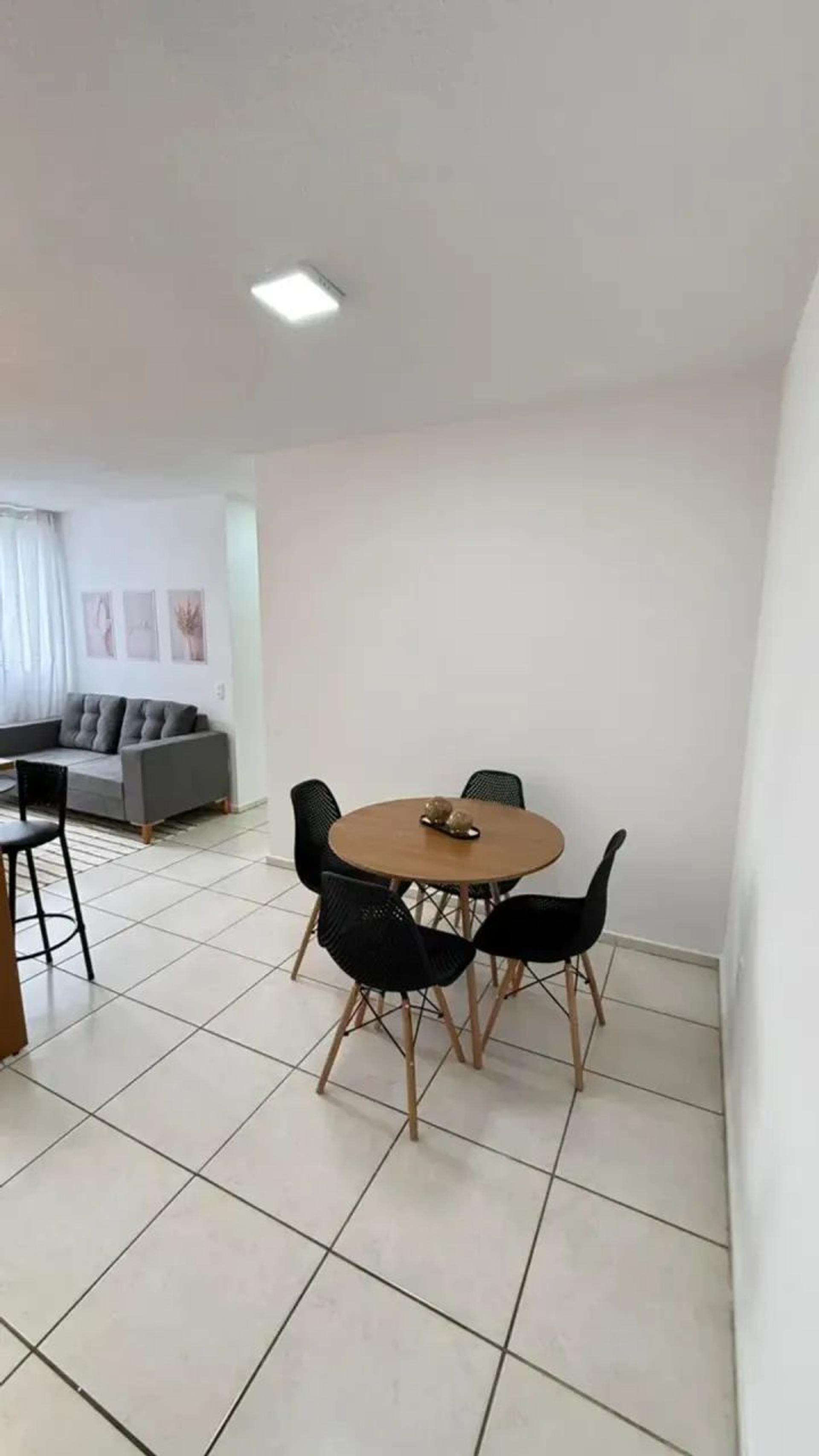 Imóvel para venda tem 46 metros quadrados com 2 quartos em Barroso - Fortaleza - CE