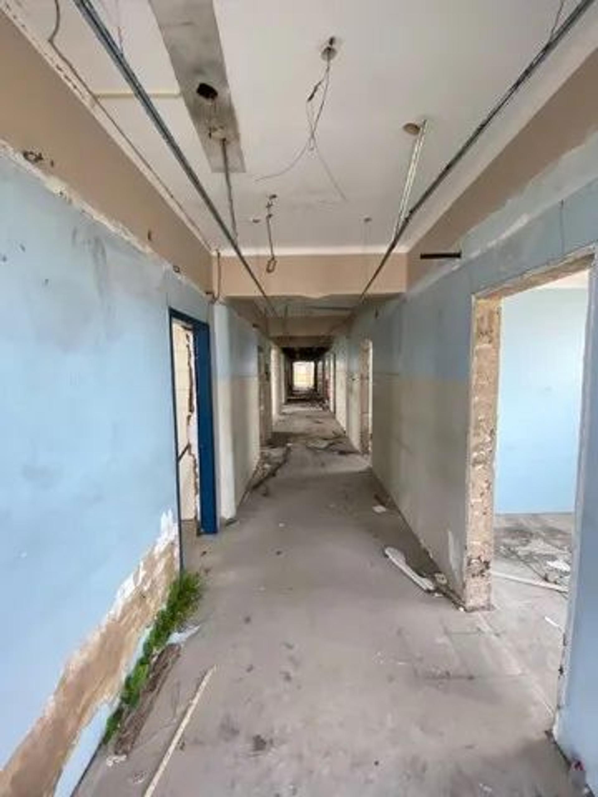 Vende-Se Prédio Comercial De Esquina Na Rua Guilherme Rocha