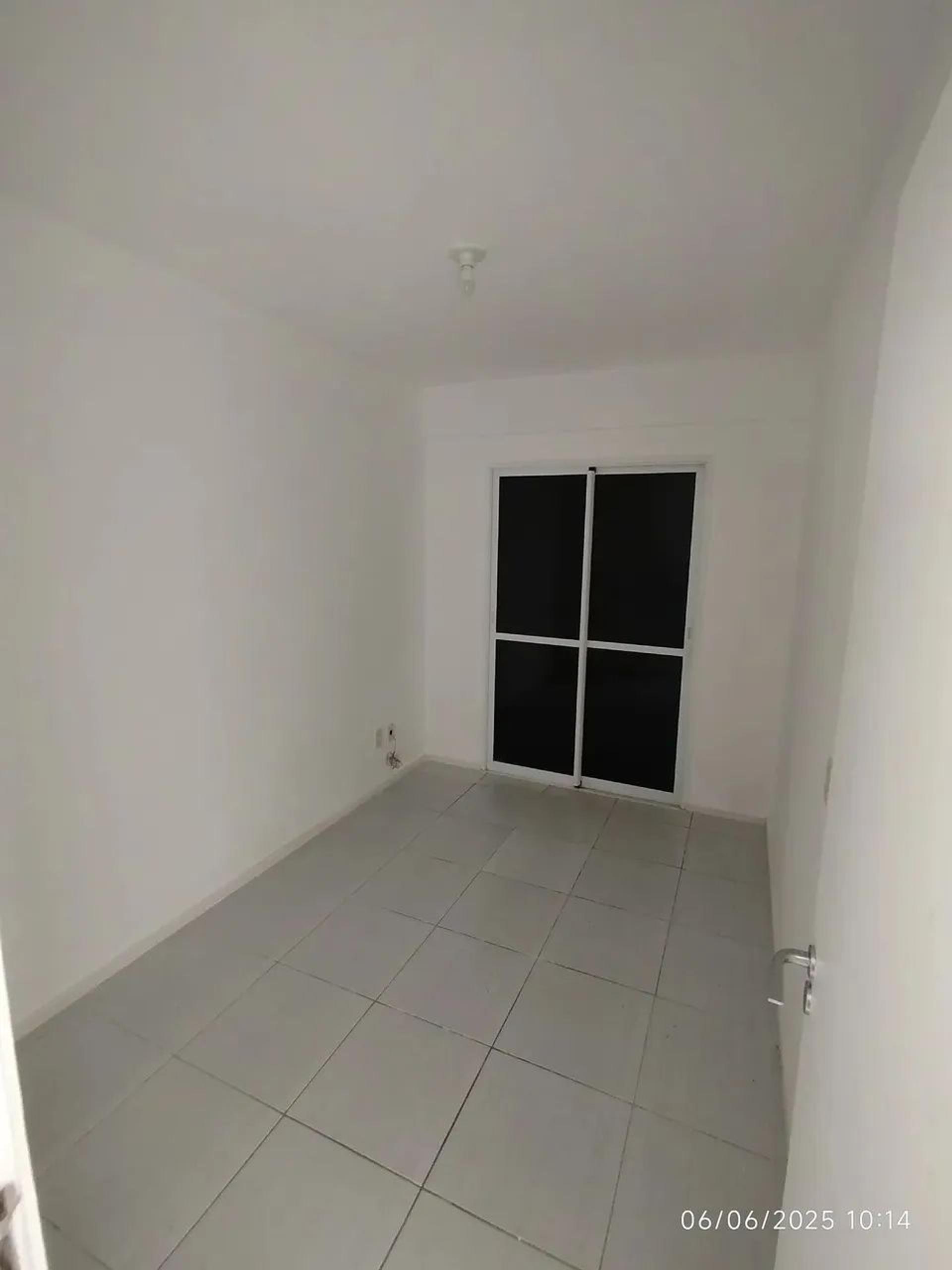 Vende-SE Apartamento DE 02 Quartos Com Elevador E Piscina NA Cajazeiras EM Fortaleza CearÁ