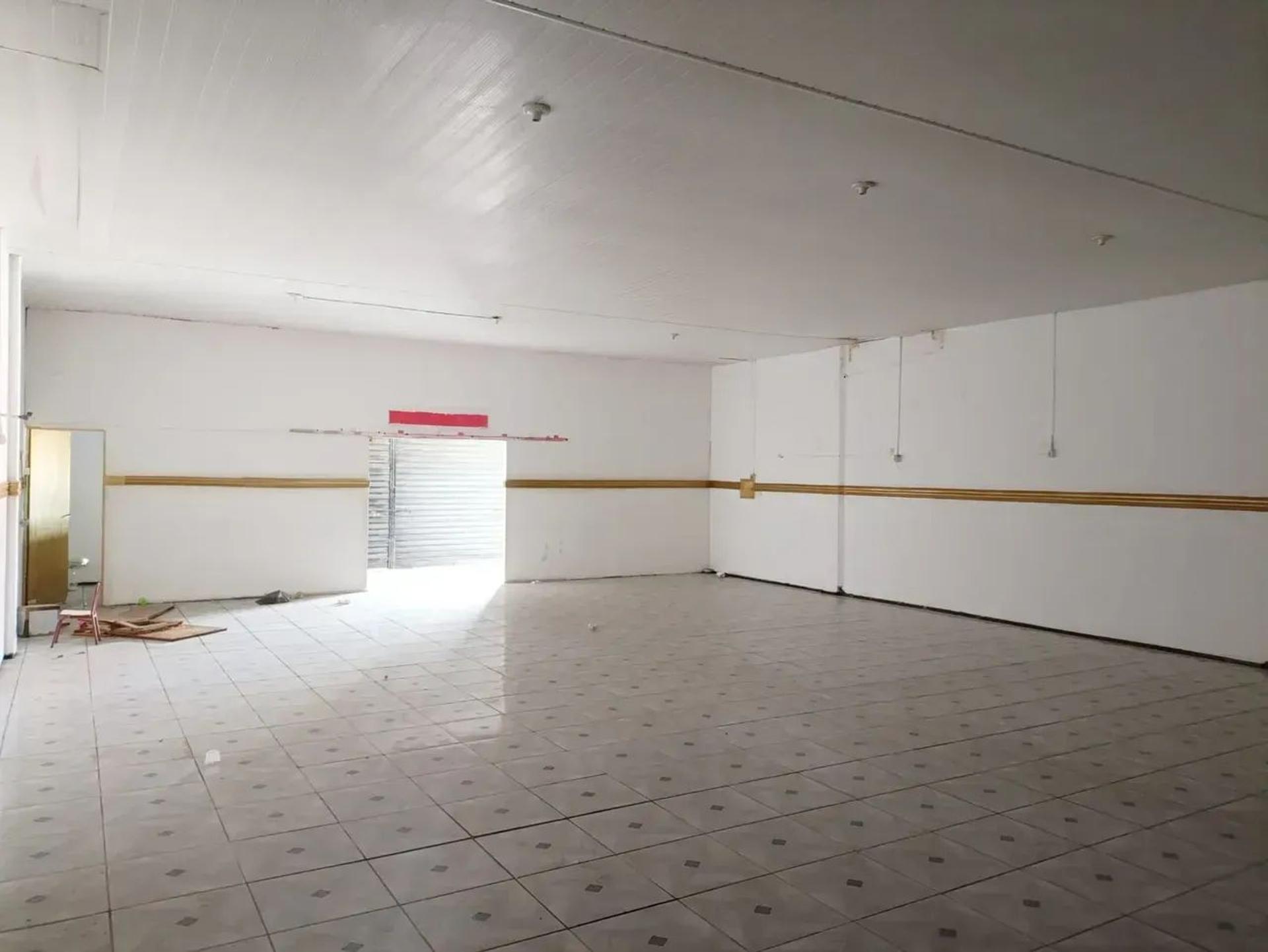 Imóvel para aluguel e venda tem 300 metros quadrados em Serrinha - Fortaleza - CE