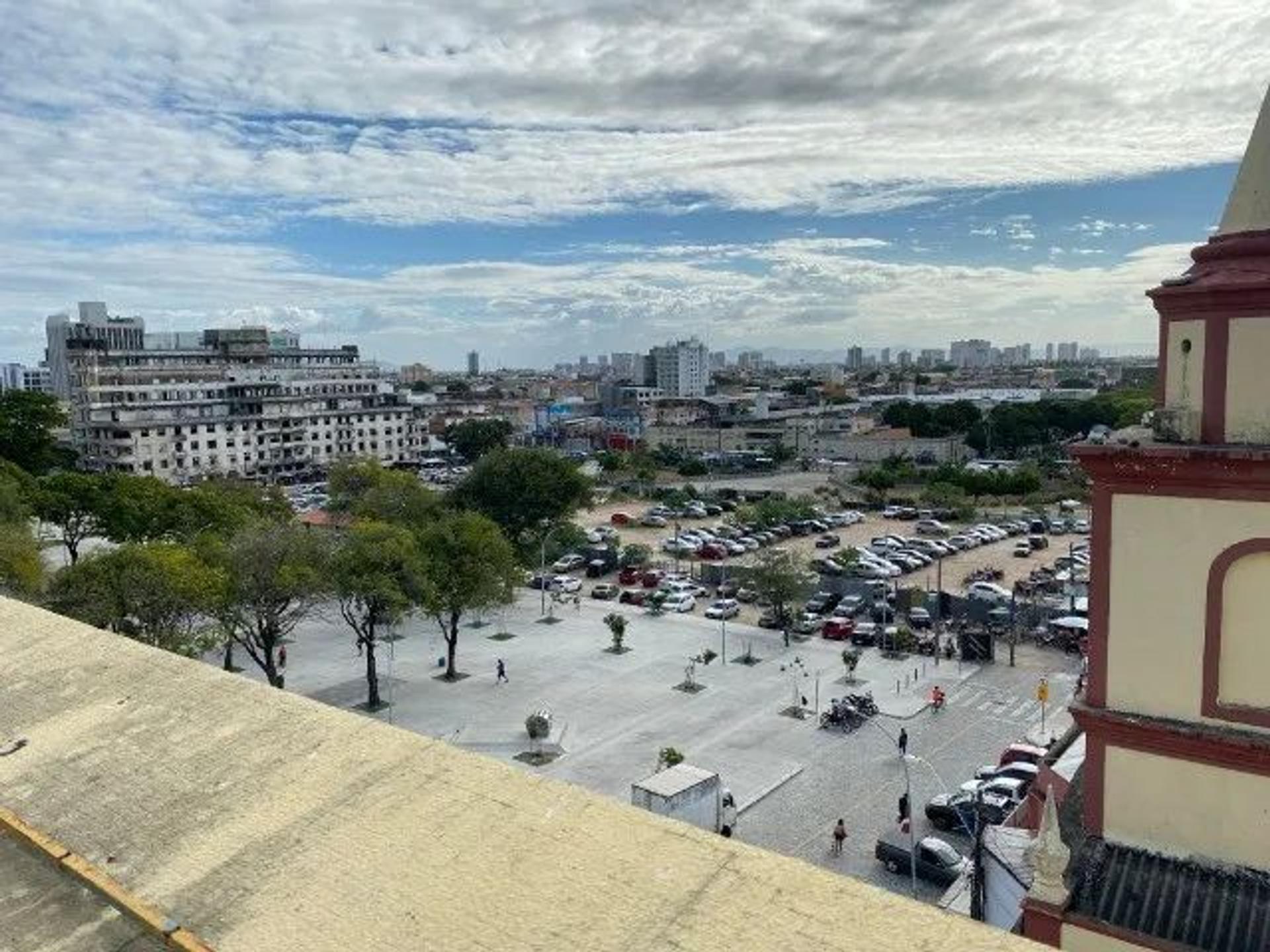 Vende-Se Prédio Comercial De Esquina Na Rua Guilherme Rocha
