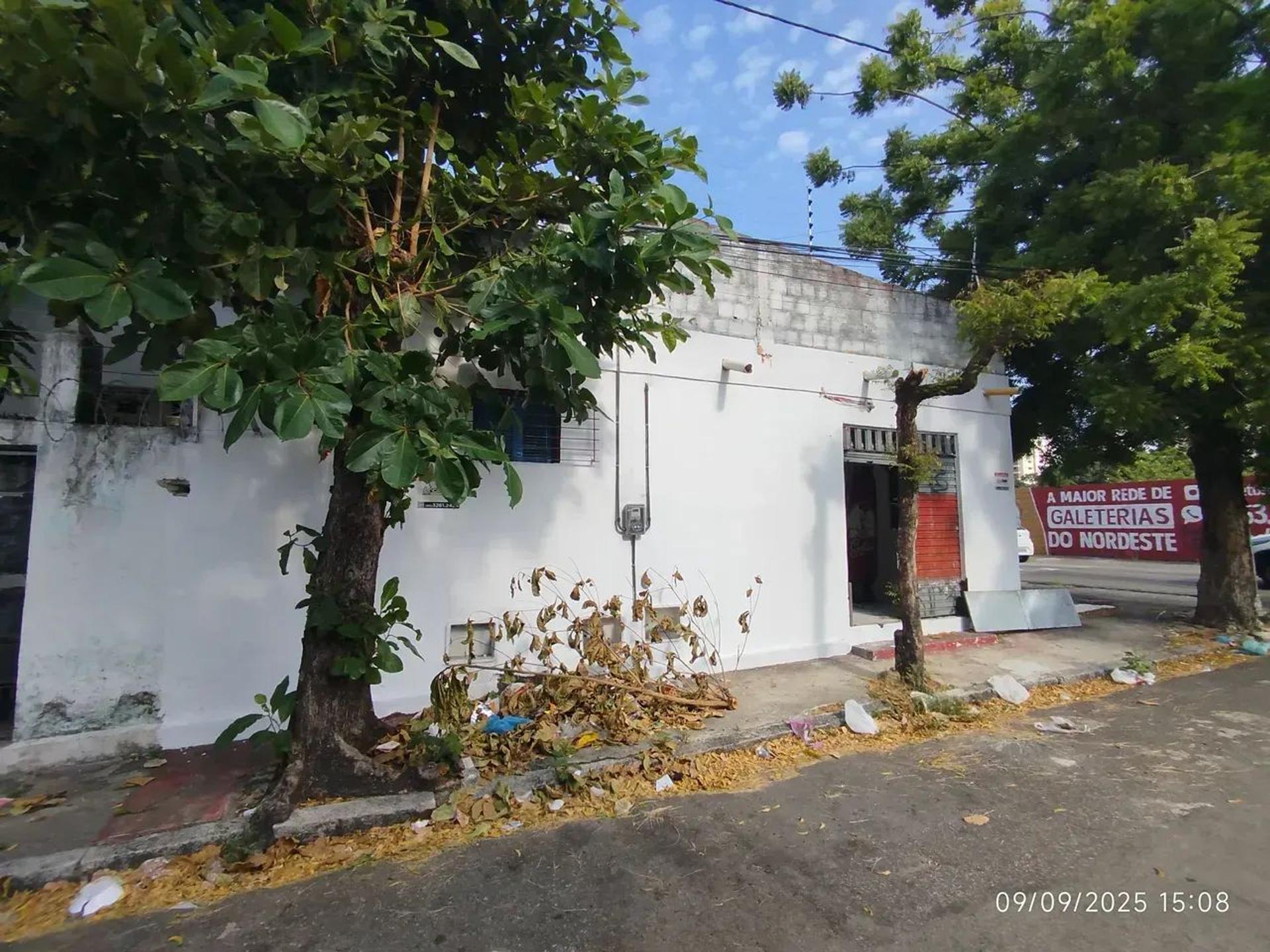 Aluga-SE Ponto Comercial DE Esquina NA Rua Pereira Filgueiras