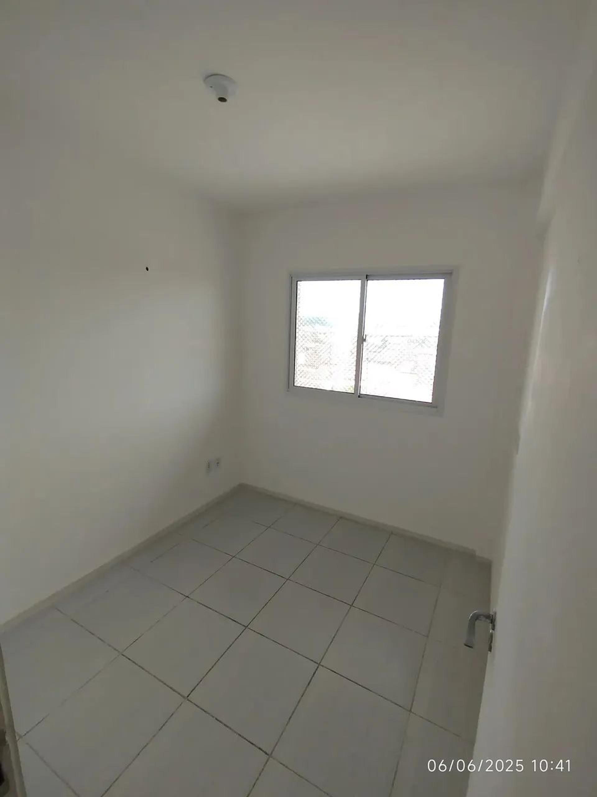 Vende-SE Apartamento Com Pisicna E Projetado Com Elevador Nas Cajazeiras EM Fortaleza CearÁ