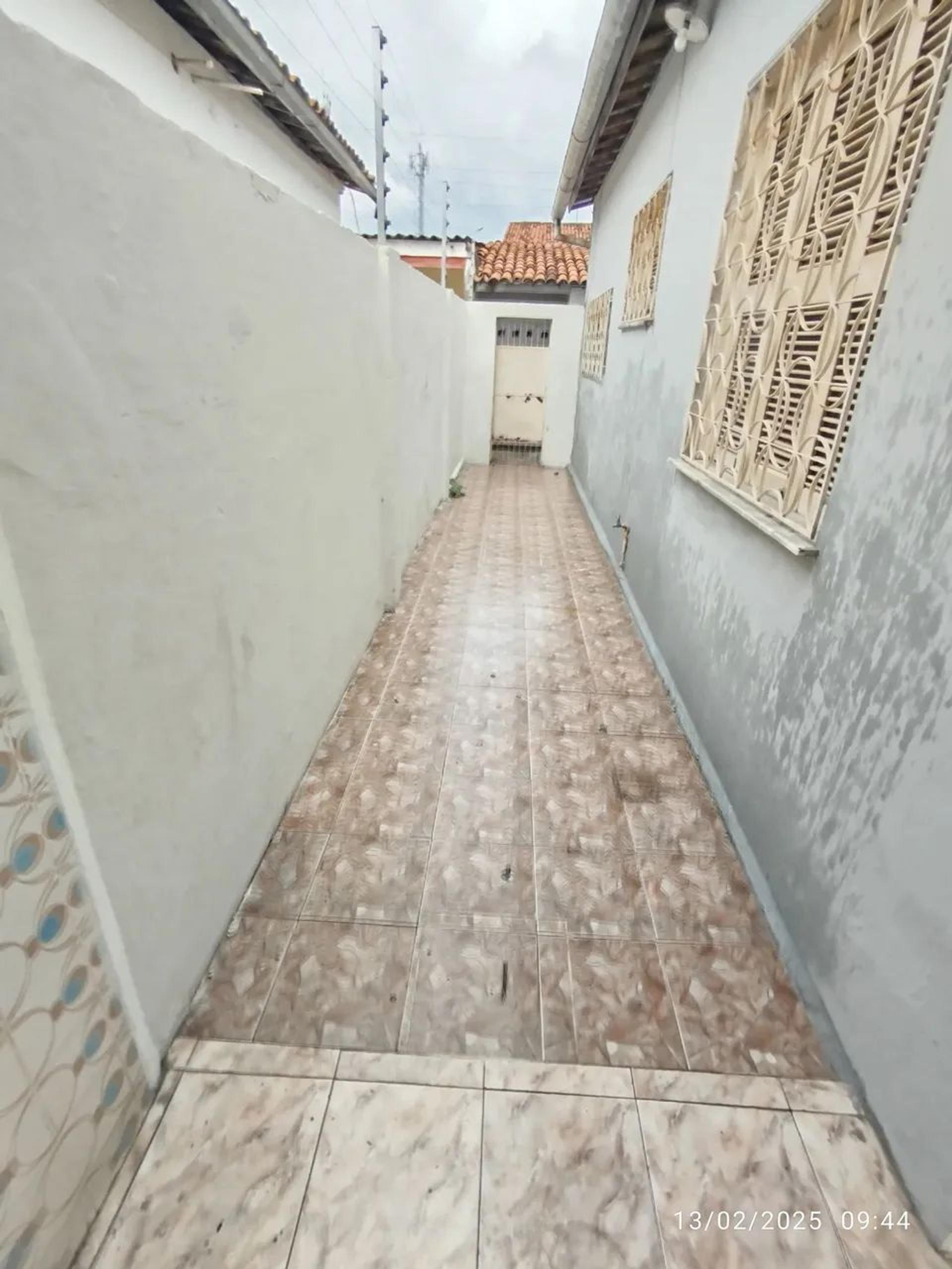 Vende-SE Casa NO Bairro Monte Castelo A 100M DA AV. Sargento Herminio