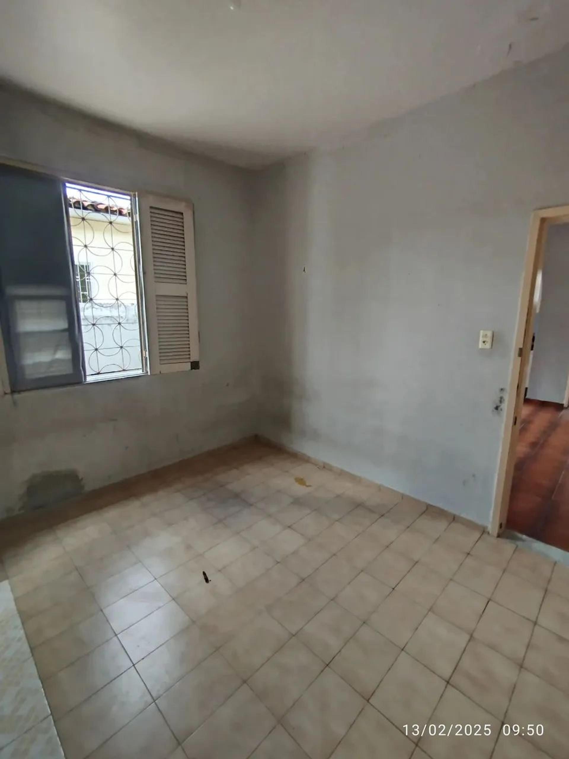 Vende-SE Casa NO Bairro Monte Castelo A 100M DA AV. Sargento Herminio