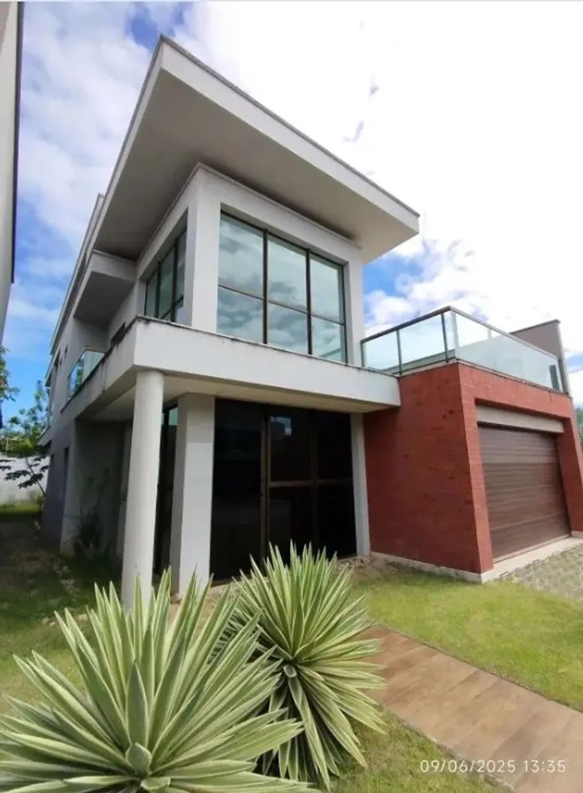 Vende-SE Casa Duplex Próximo AO Shopping DO Eusébio