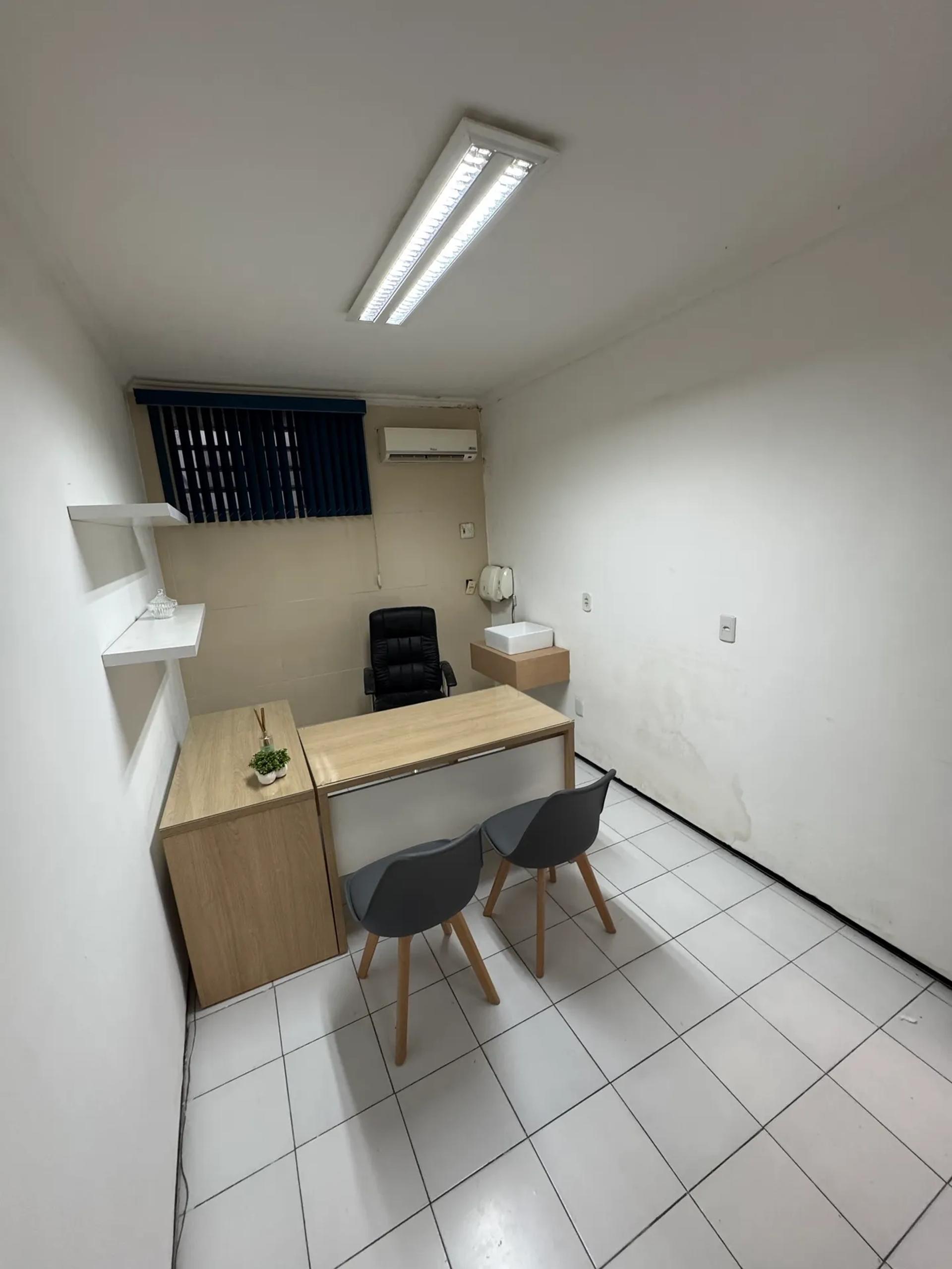 Consultório na Avenida Jovita Feitosa, 2816, Parquelândia em Fortaleza, por R$ 750/Mês - Viva Real