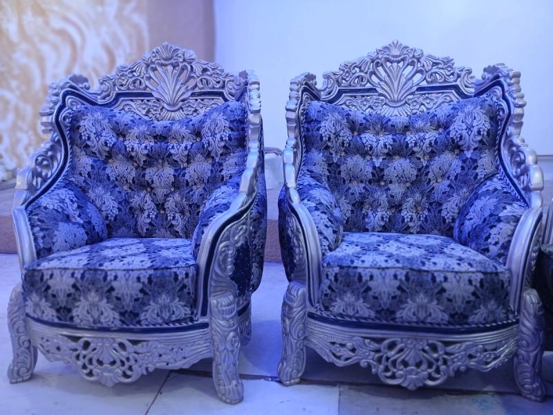 Royal Antique - view 2