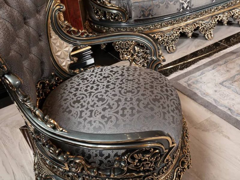 Royal Antique - view 4