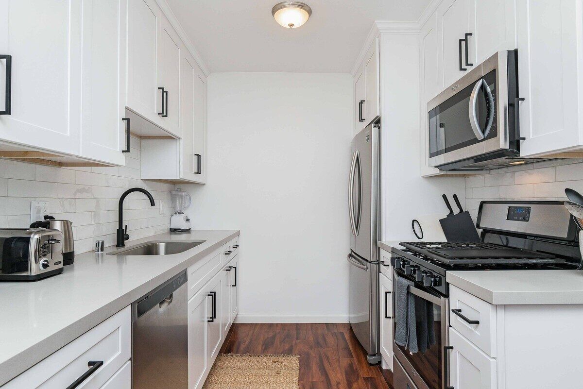 Kitchen Remodel in Venice, CA by Bela Development — Project 1 project photo 5