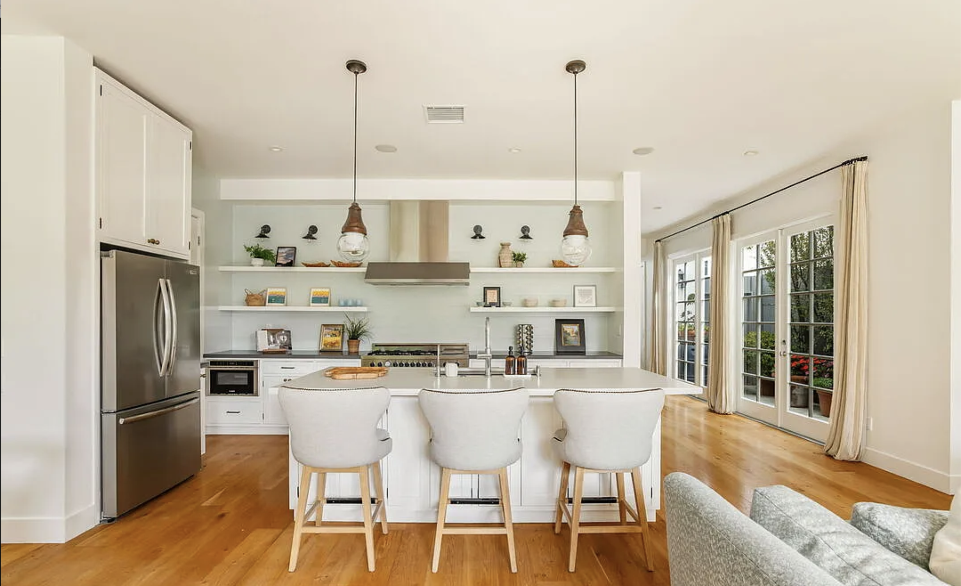 Modern Farmhouse Outdoor Kitchen Remodel by Bela Development project photo 3